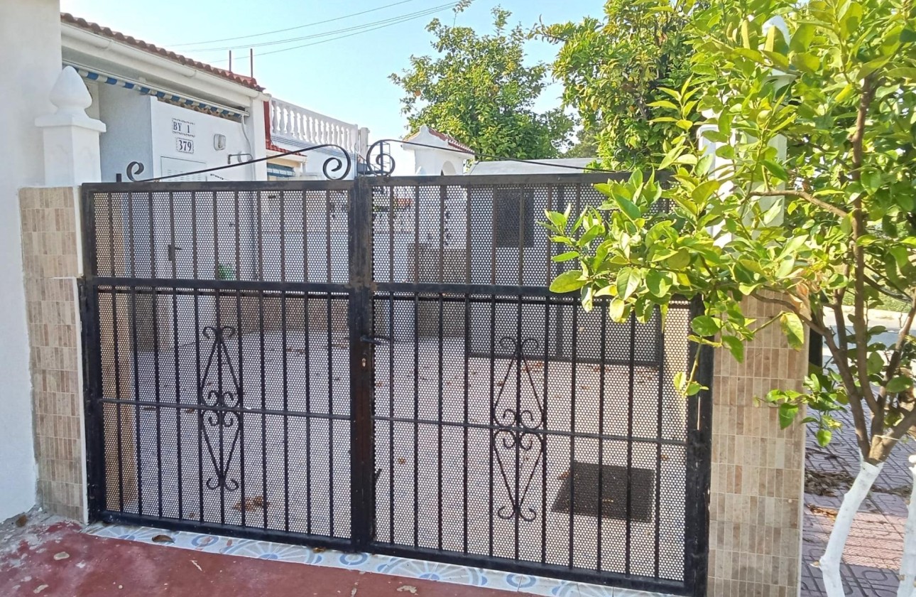 Sprzedaż - Apartament / Mieszkanie -
Torrevieja - Torretas
