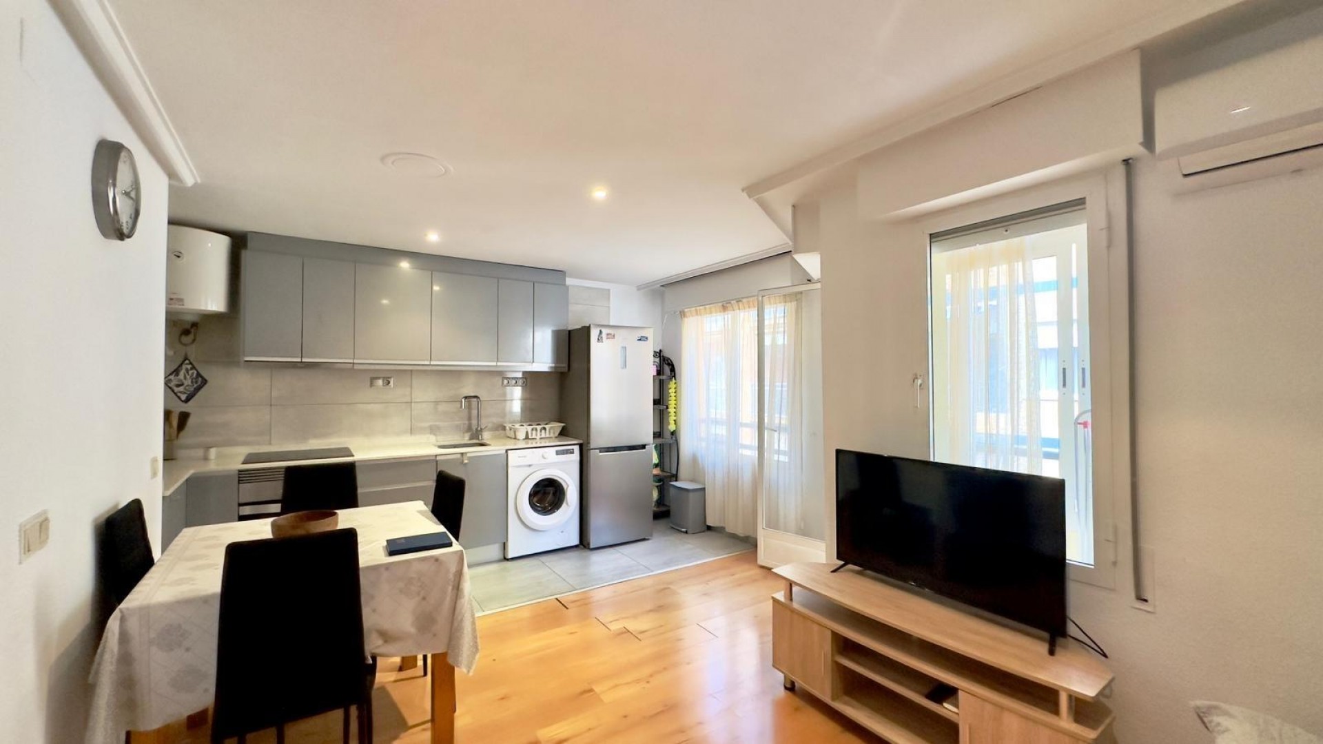 Sprzedaż - Apartament mieszkanie -
Torrevieja - torrevieja