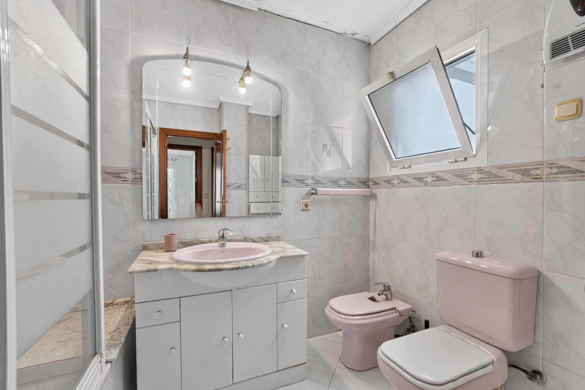 Sprzedaż - Apartament / Mieszkanie -
Torrevieja - torrevieja