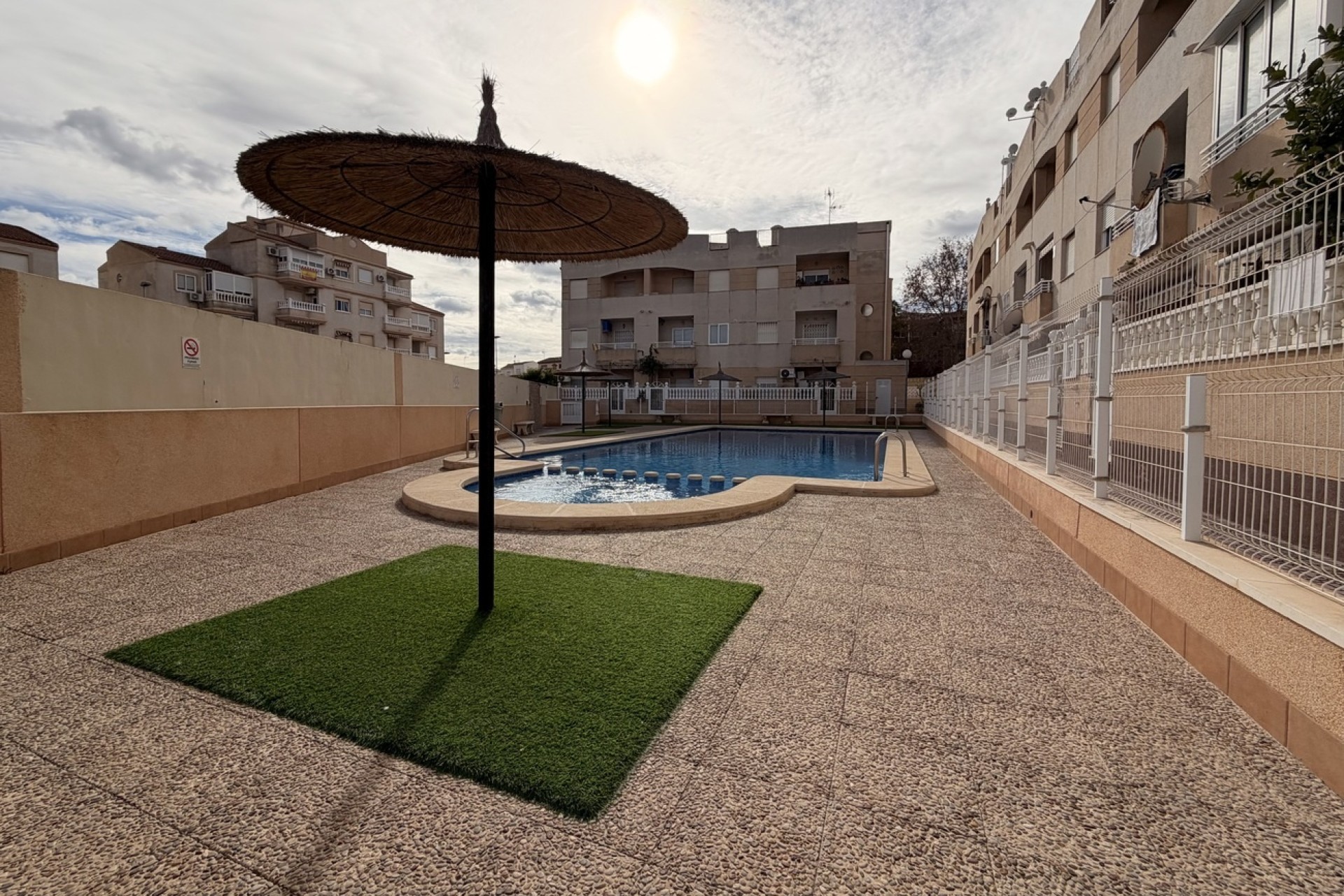 Sprzedaż - Apartament / Mieszkanie -
Torrevieja - Urb. Calas Blancas III