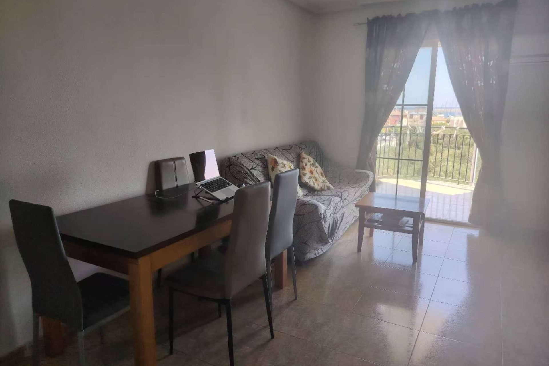 Sprzedaż - Apartament / Mieszkanie -
Torrevieja