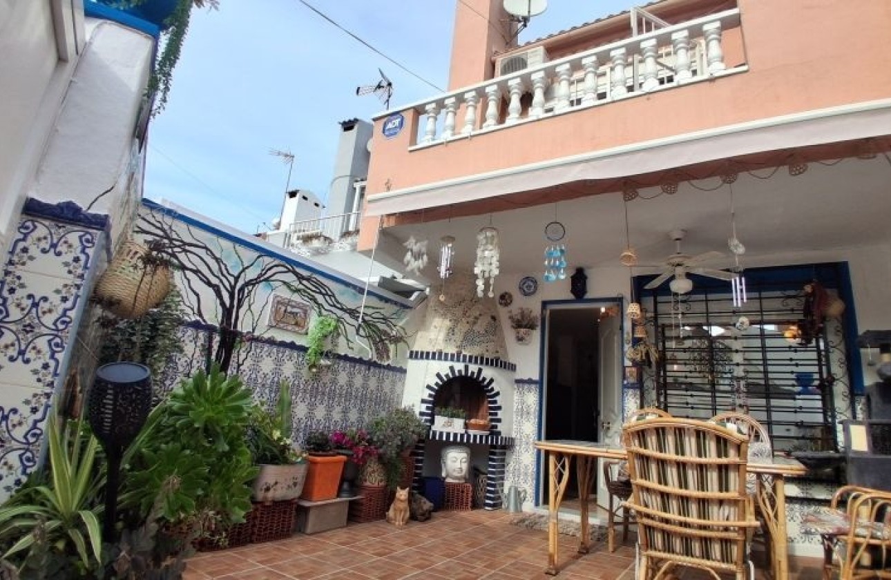 Sprzedaż - Apartament / Mieszkanie -
Torrevieja