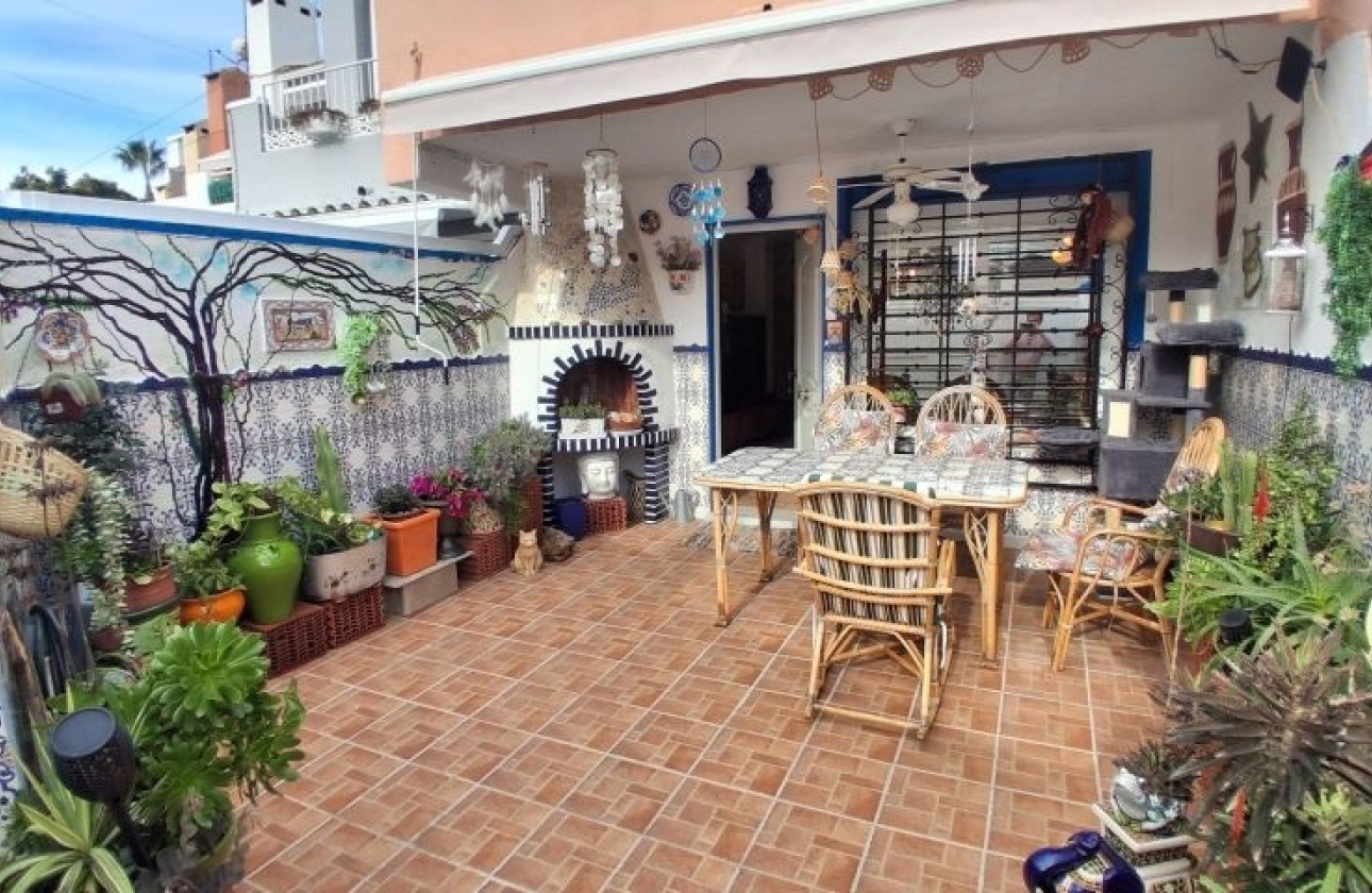Sprzedaż - Apartament / Mieszkanie -
Torrevieja