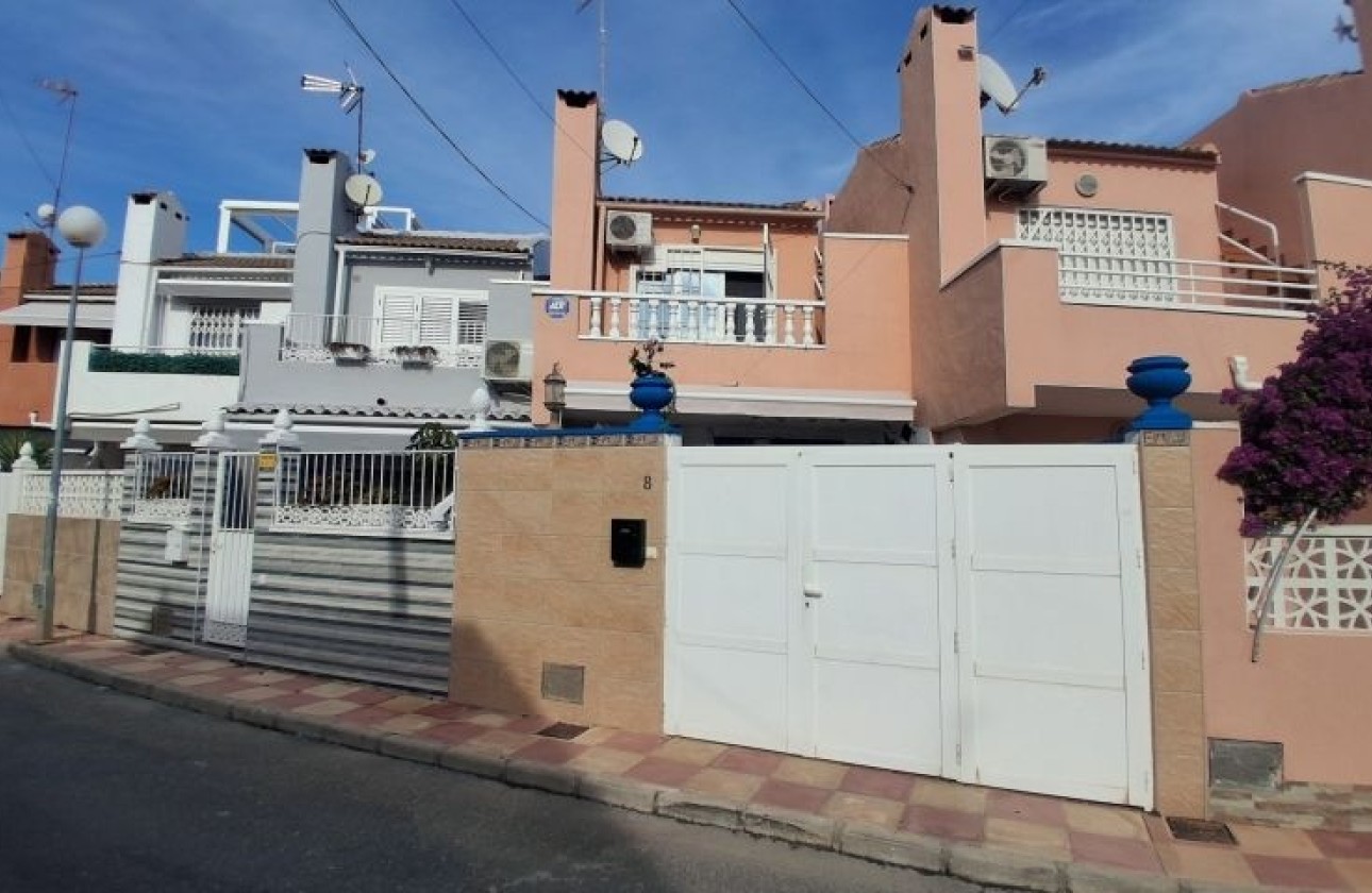 Sprzedaż - Apartament / Mieszkanie -
Torrevieja