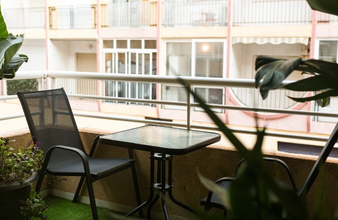 Sprzedaż - Apartament / Mieszkanie -
Torrevieja