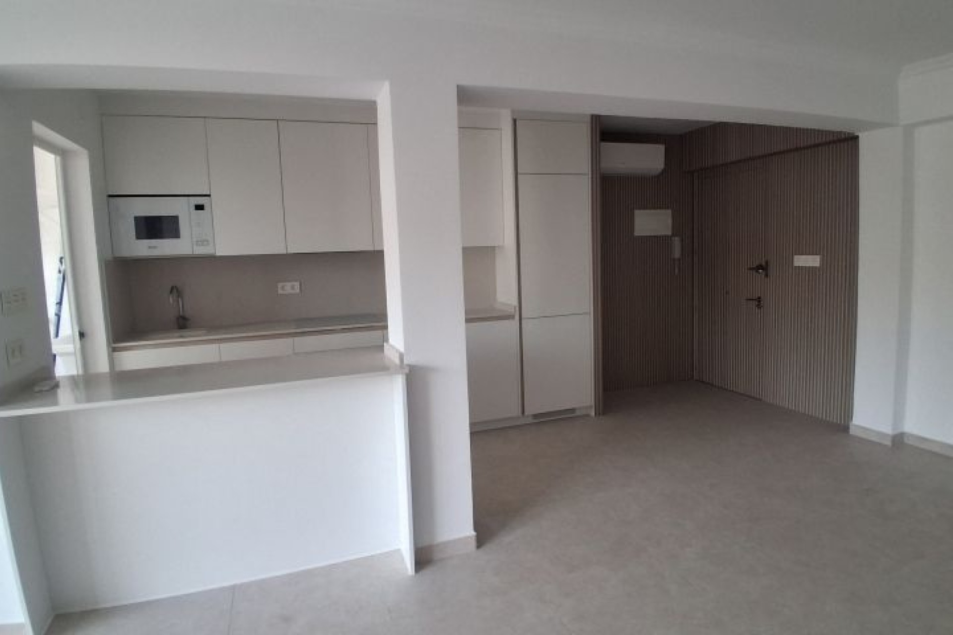 Sprzedaż - Apartament / Mieszkanie -
Torrevieja