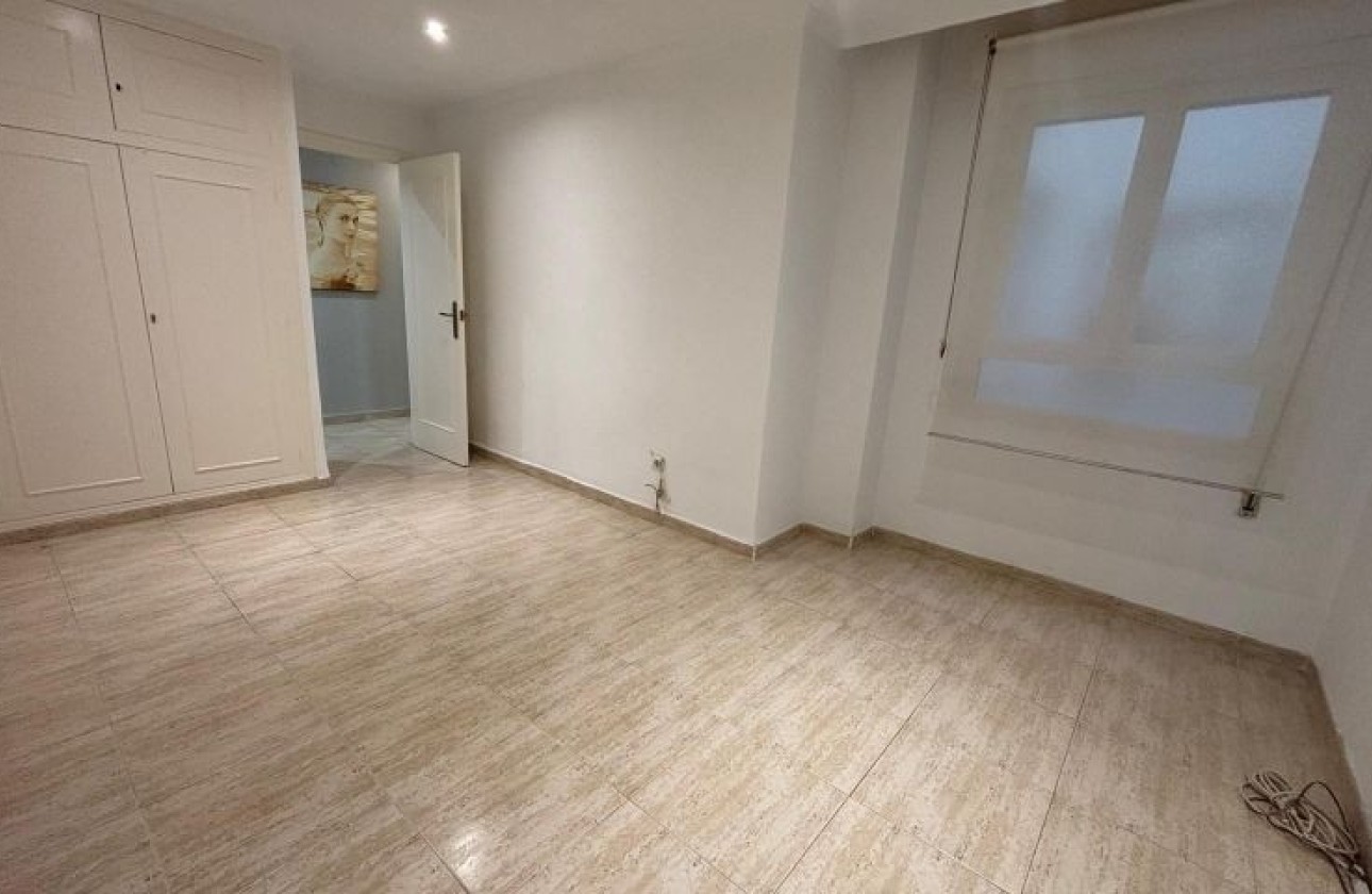 Sprzedaż - Apartament / Mieszkanie -
Torrevieja