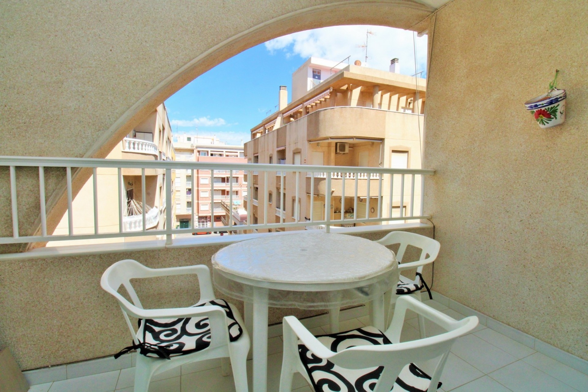 Sprzedaż - Apartament / Mieszkanie -
Torrevieja