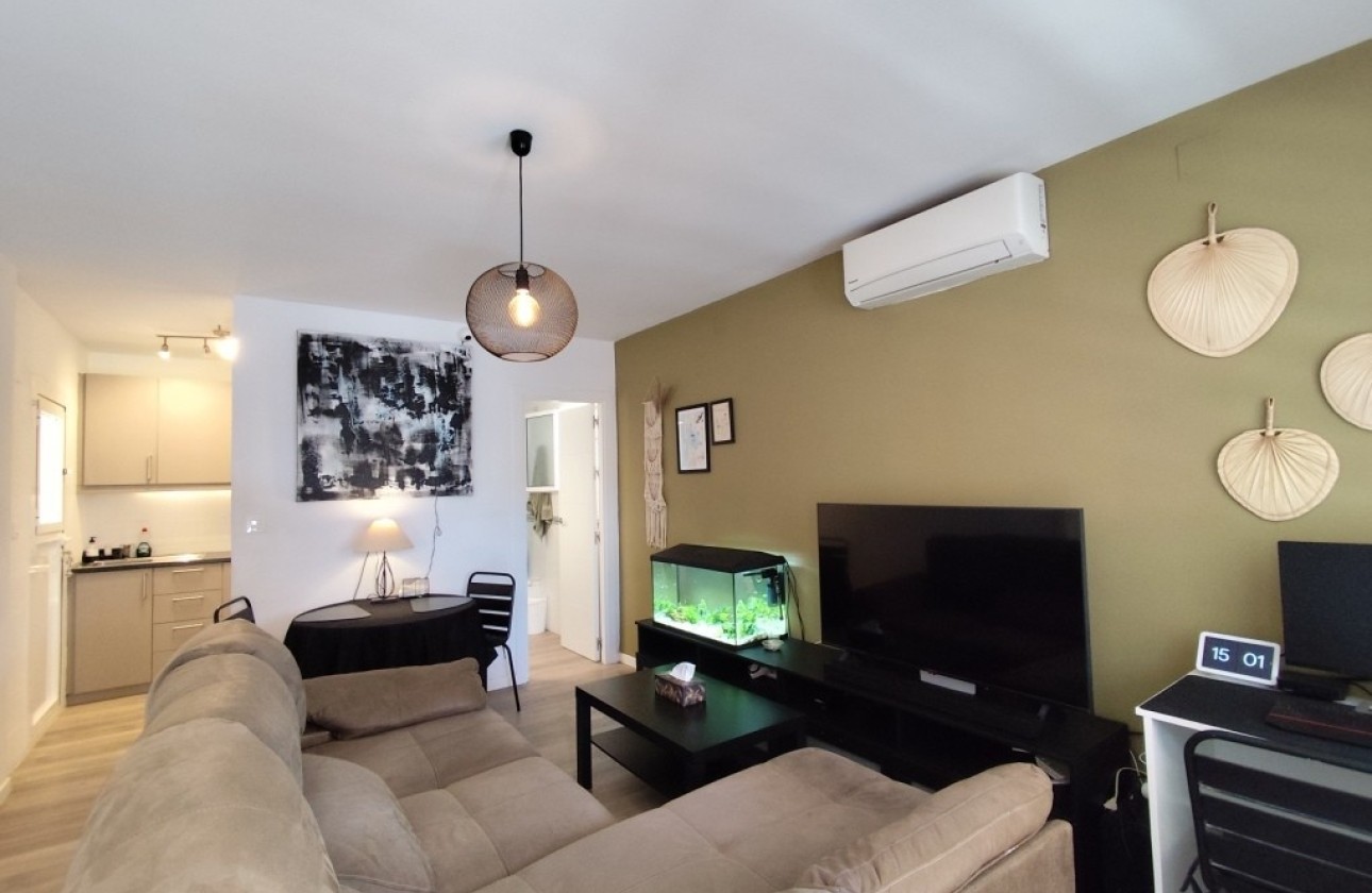 Sprzedaż - Apartament / Mieszkanie -
Torrevieja