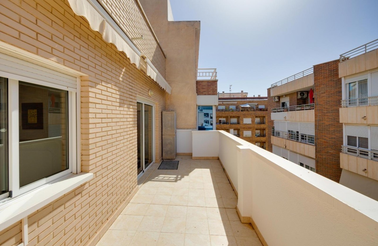 Sprzedaż - Apartament / Mieszkanie -
Torrevieja