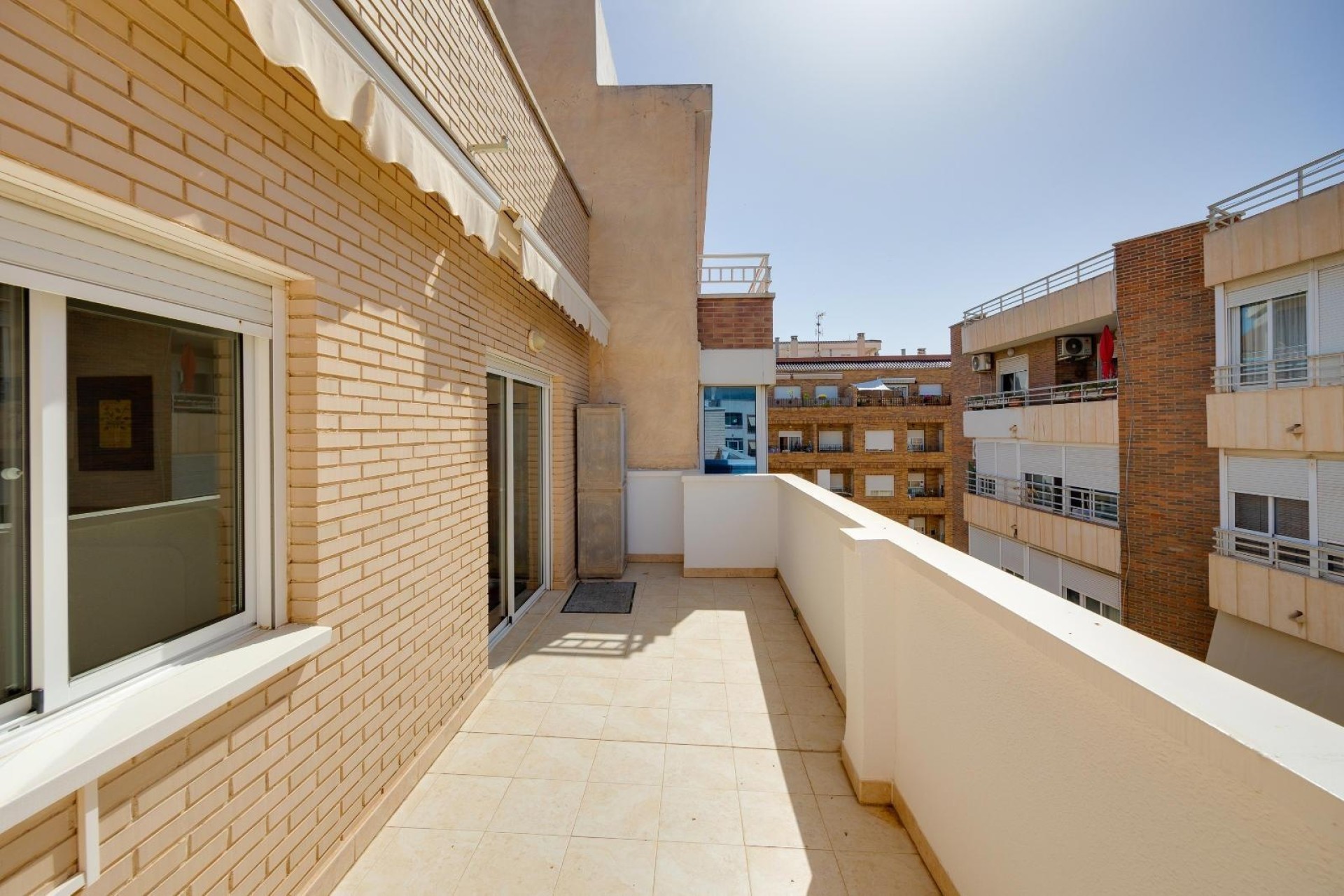 Sprzedaż - Apartament / Mieszkanie -
Torrevieja
