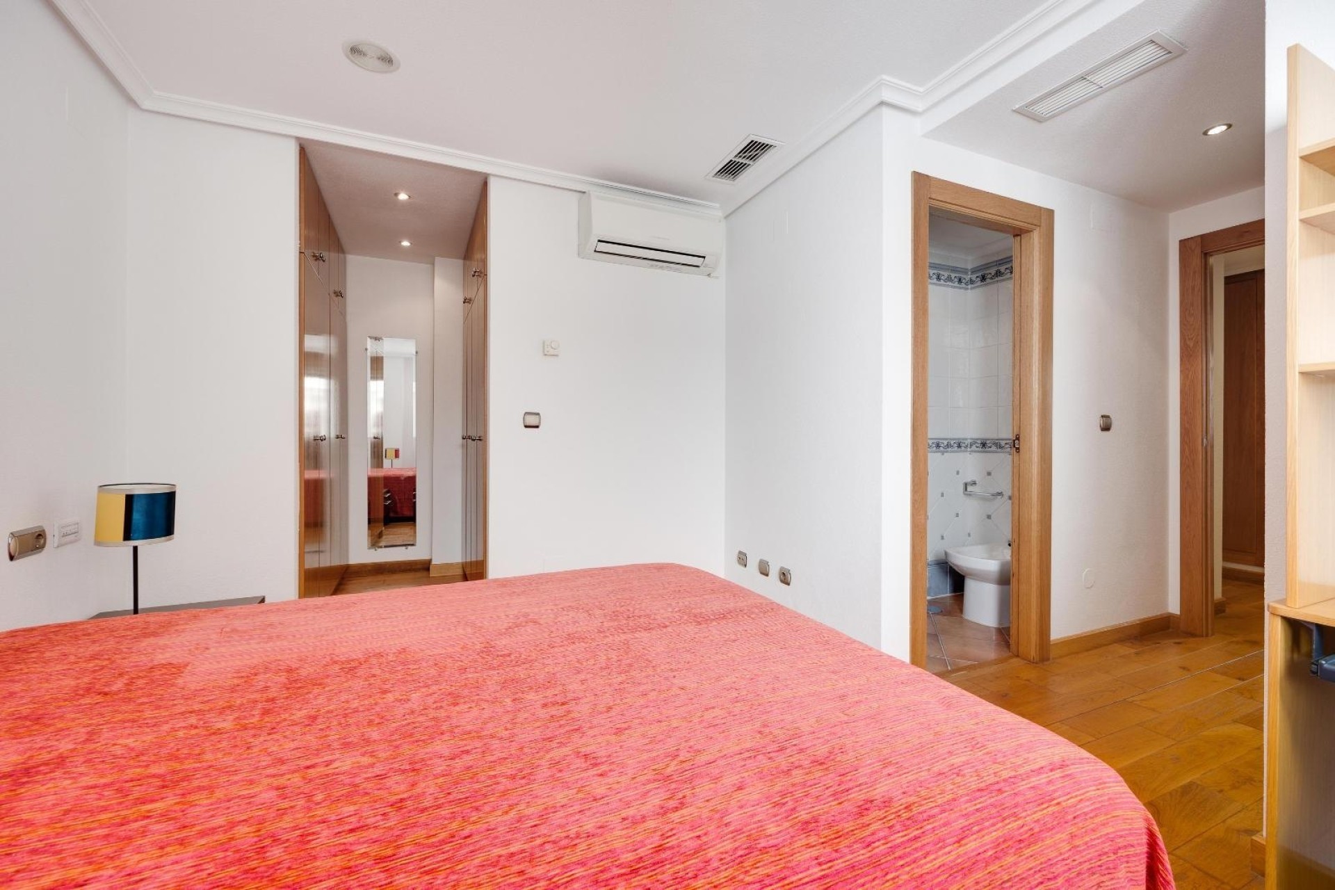 Sprzedaż - Apartament / Mieszkanie -
Torrevieja