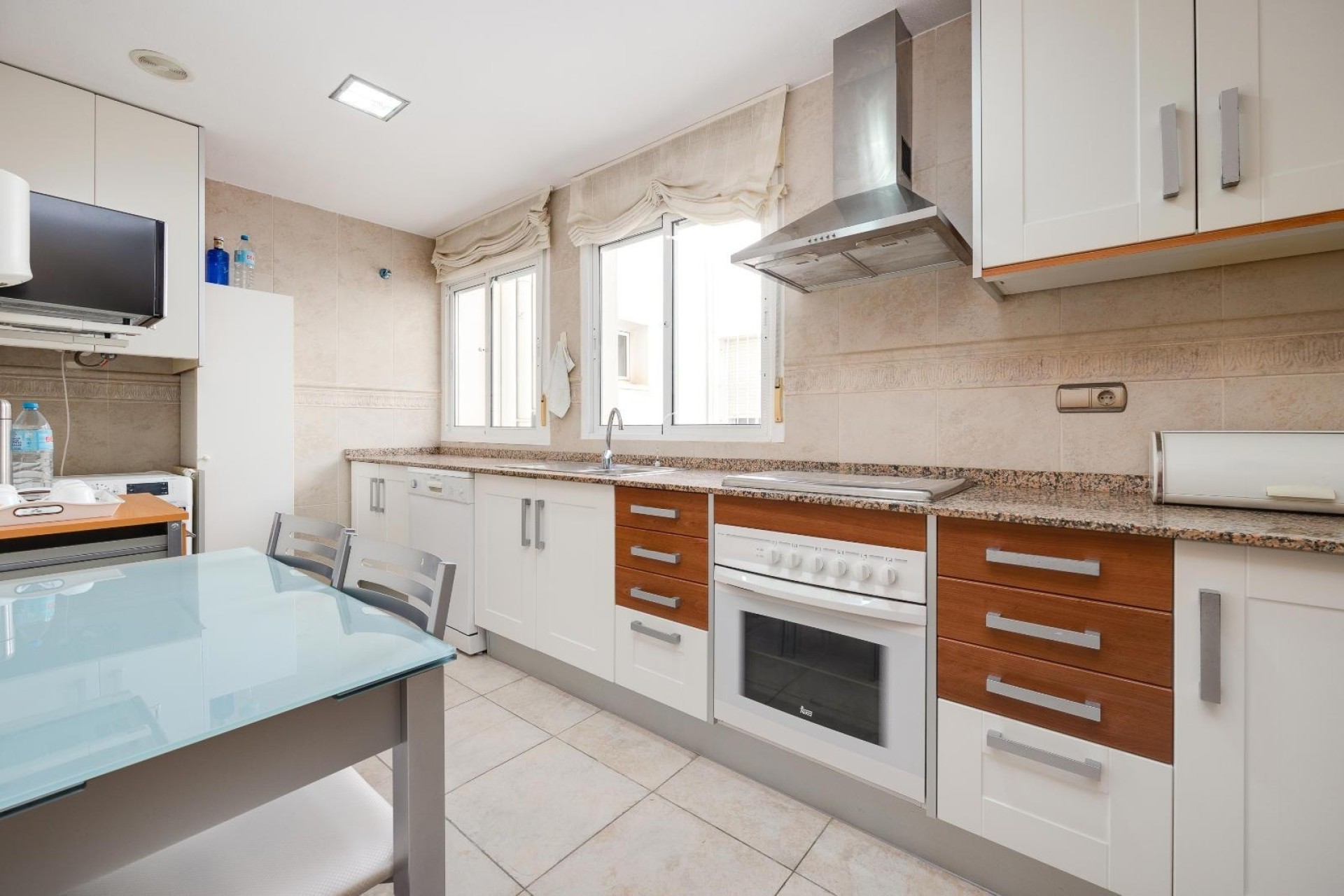 Sprzedaż - Apartament / Mieszkanie -
Torrevieja