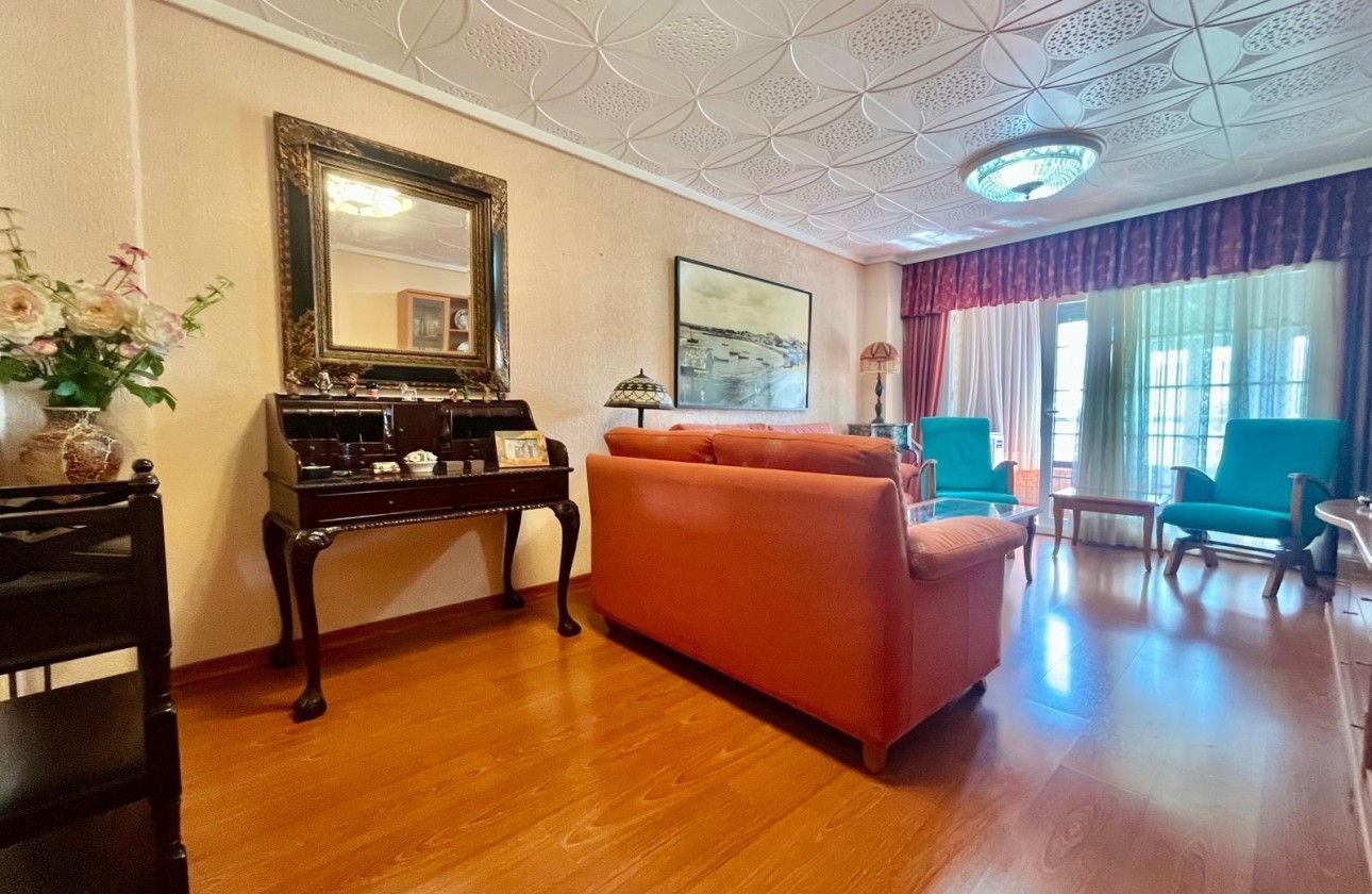 Sprzedaż - Apartament / Mieszkanie -
Torrevieja