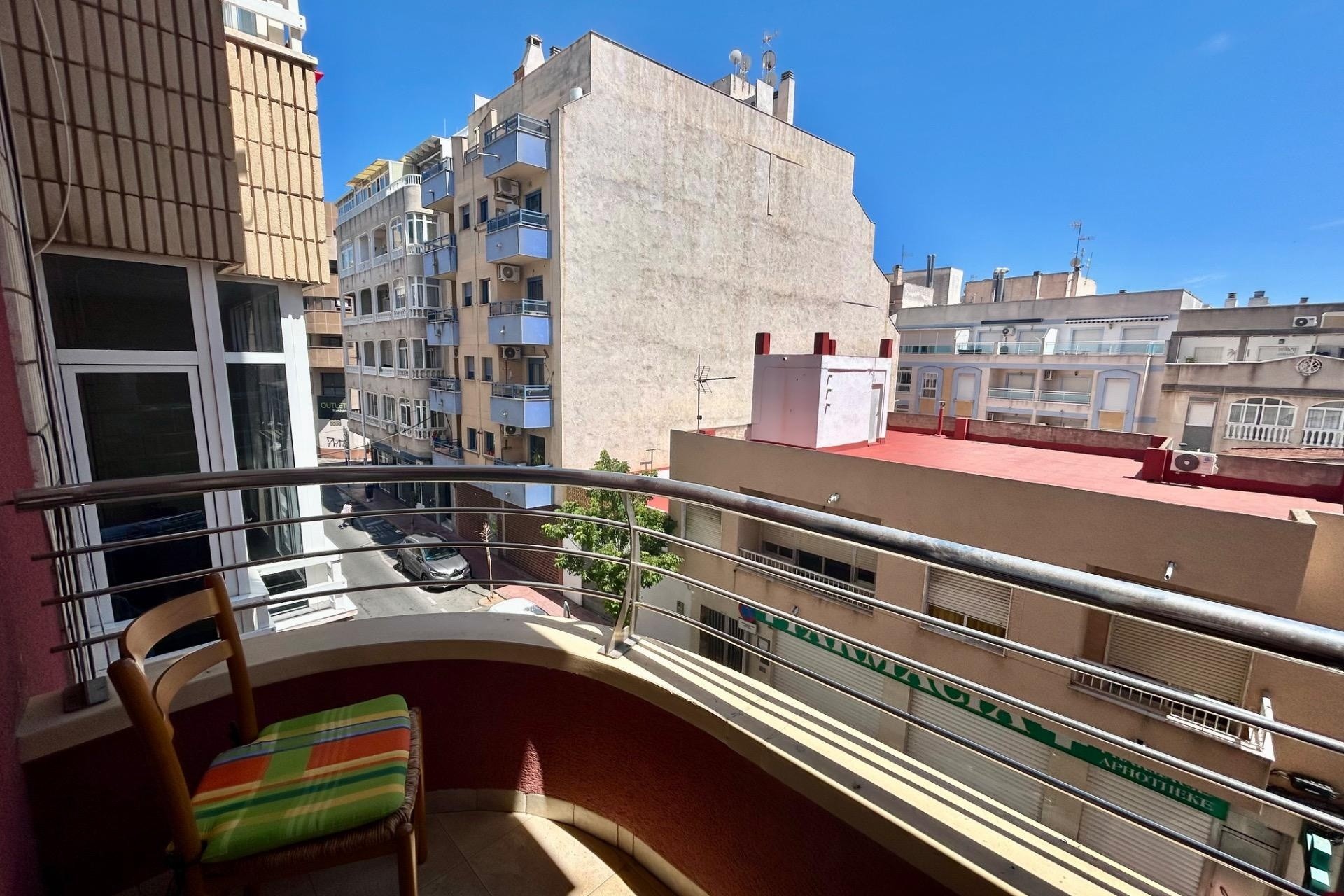 Sprzedaż - Apartament / Mieszkanie -
Torrevieja