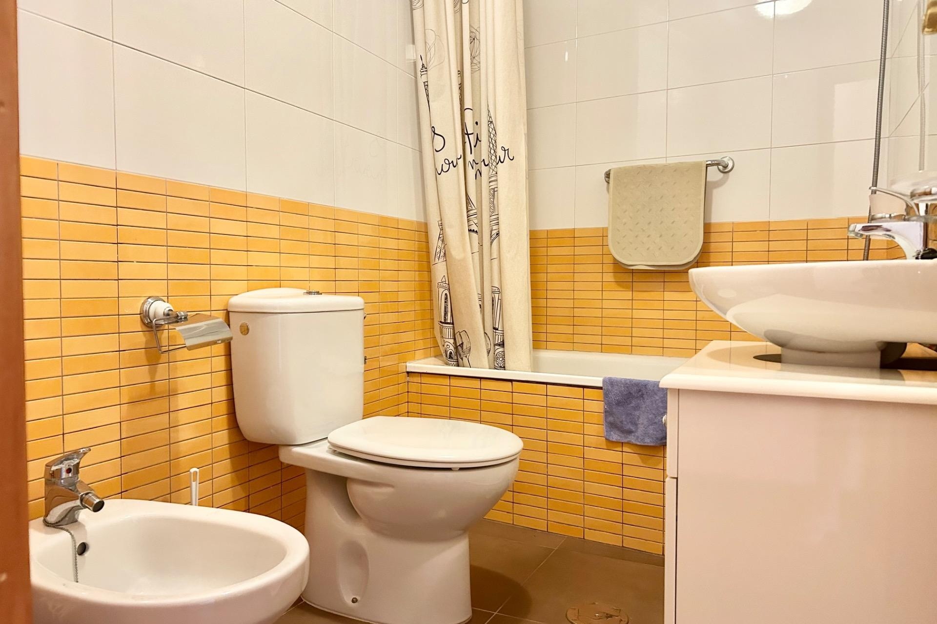 Sprzedaż - Apartament / Mieszkanie -
Torrevieja