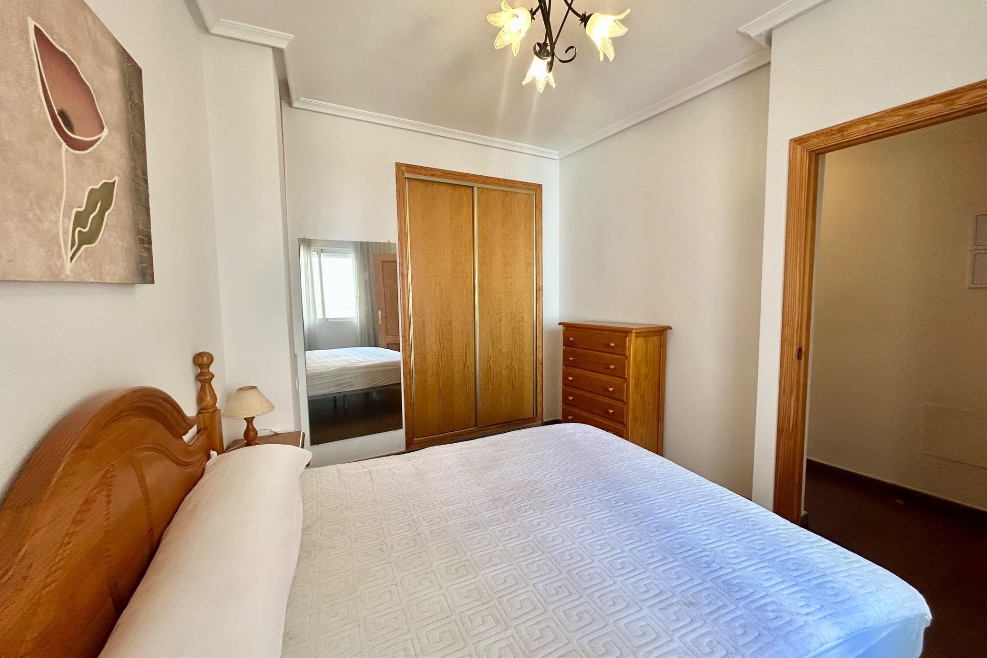 Sprzedaż - Apartament / Mieszkanie -
Torrevieja