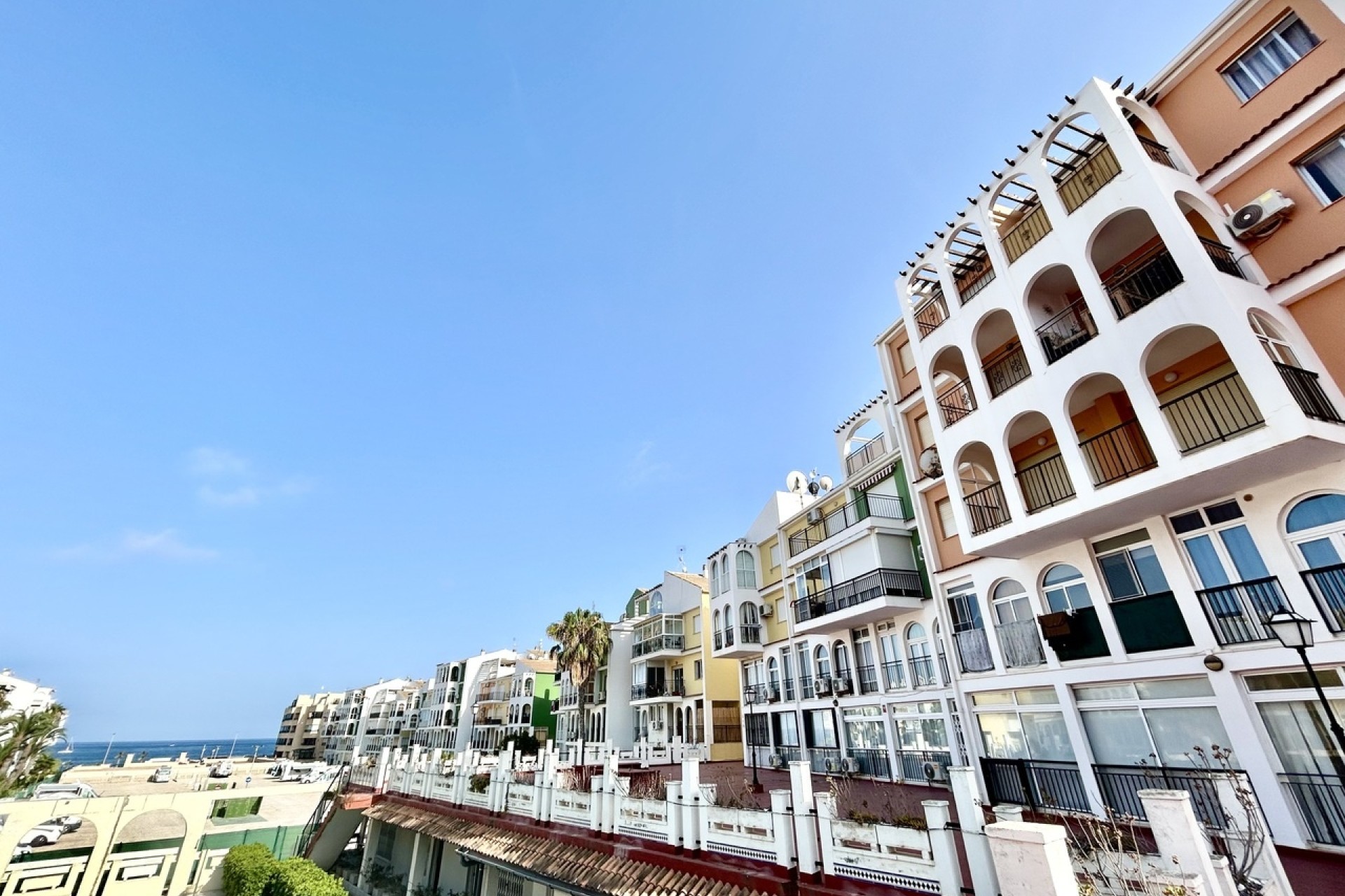 Sprzedaż - Apartament / Mieszkanie -
Torrevieja