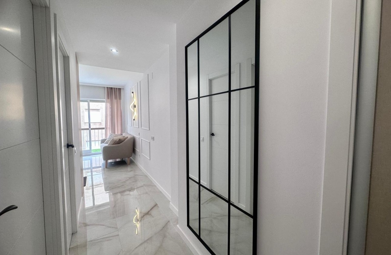 Sprzedaż - Apartament / Mieszkanie -
Torrevieja