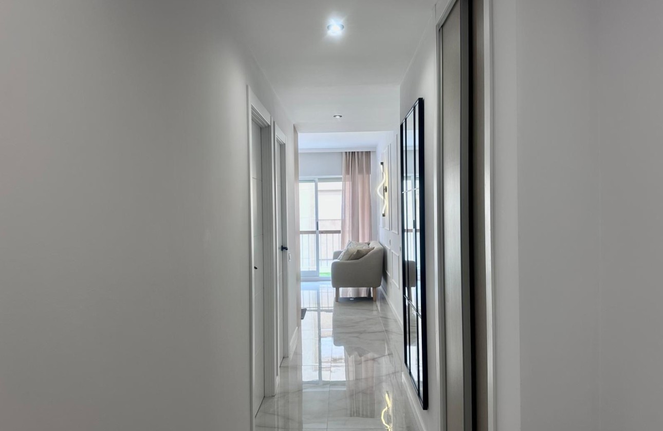 Sprzedaż - Apartament / Mieszkanie -
Torrevieja
