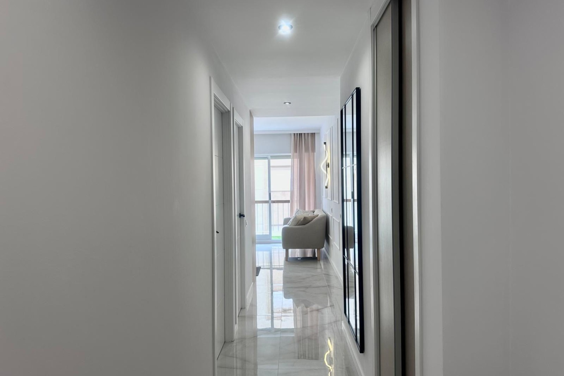 Sprzedaż - Apartament / Mieszkanie -
Torrevieja
