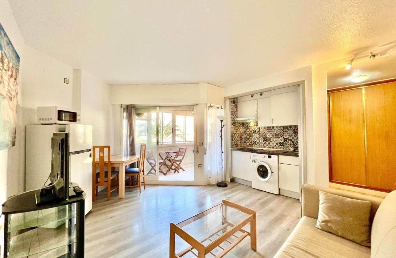 Sprzedaż - Apartament / Mieszkanie -
Torrevieja