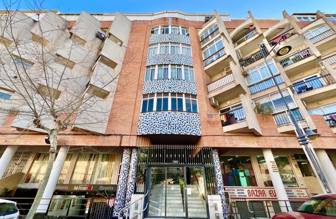 Sprzedaż - Apartament / Mieszkanie -
Torrevieja
