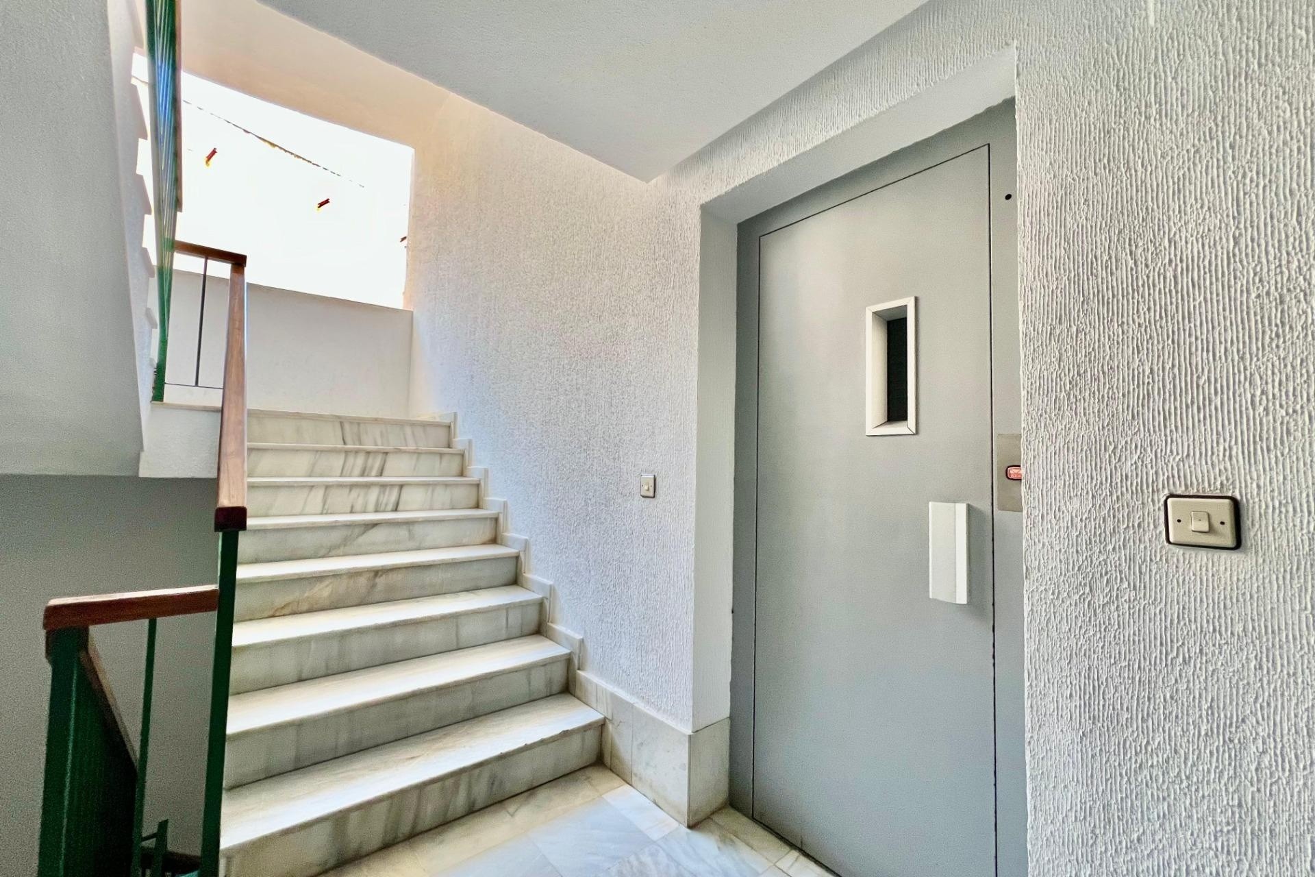 Sprzedaż - Apartament / Mieszkanie -
Torrevieja