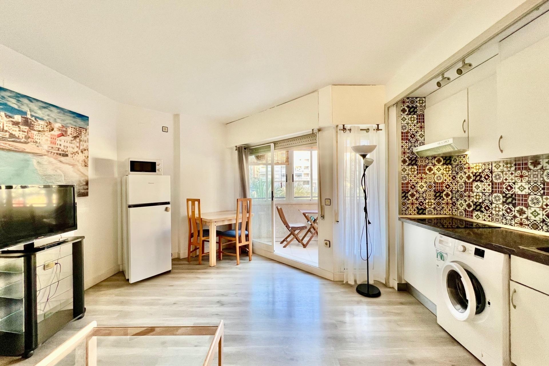 Sprzedaż - Apartament / Mieszkanie -
Torrevieja