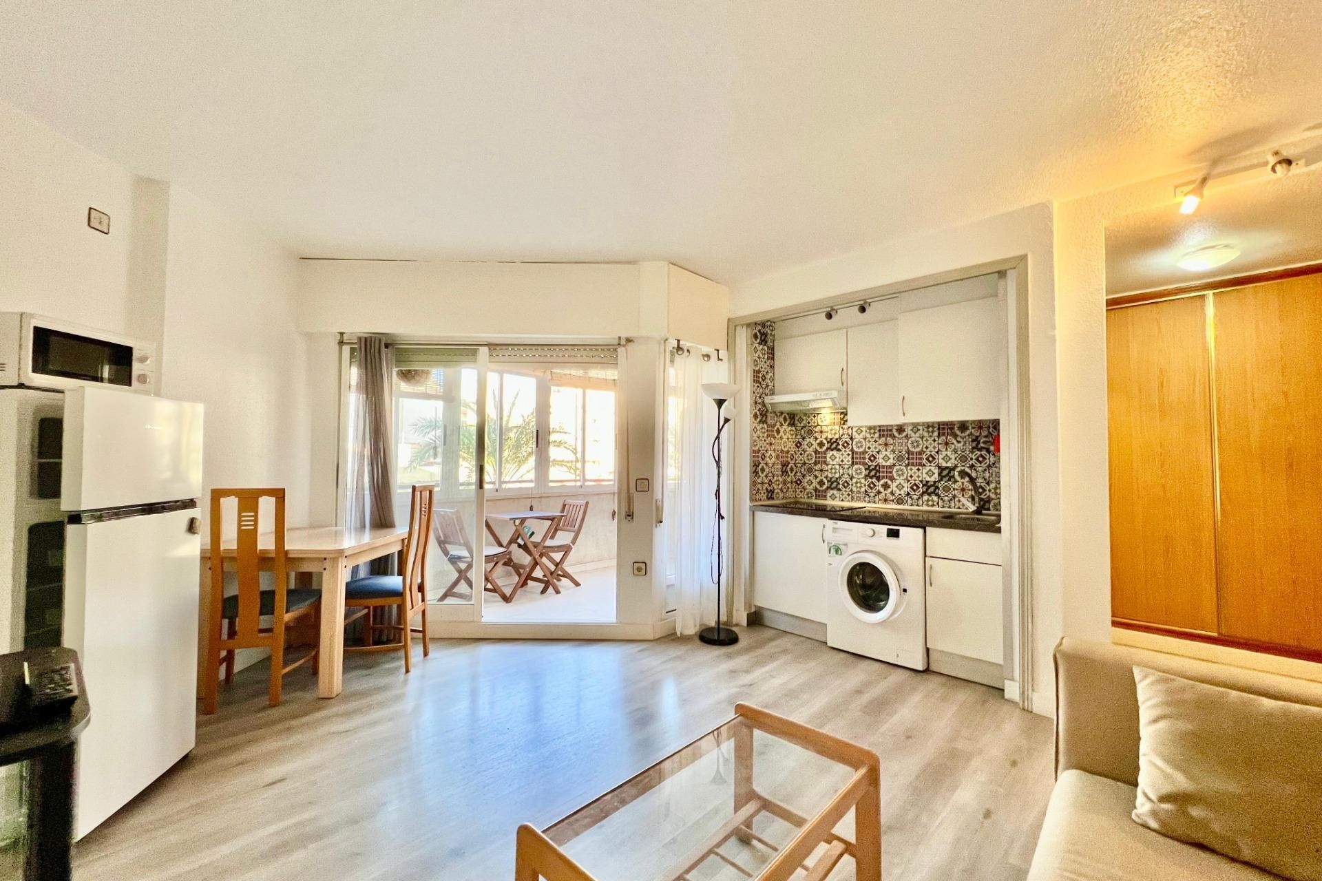 Sprzedaż - Apartament / Mieszkanie -
Torrevieja