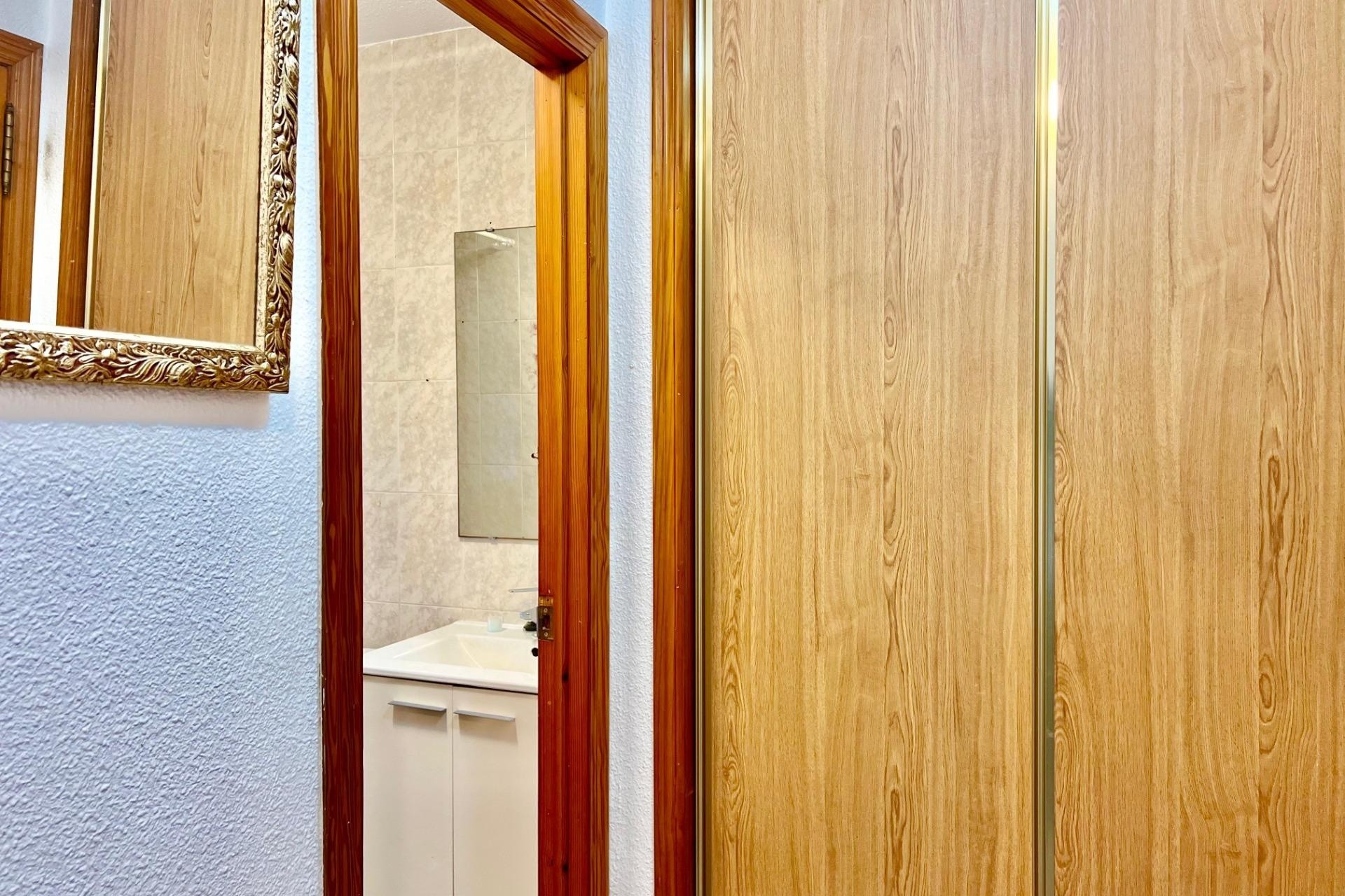 Sprzedaż - Apartament / Mieszkanie -
Torrevieja
