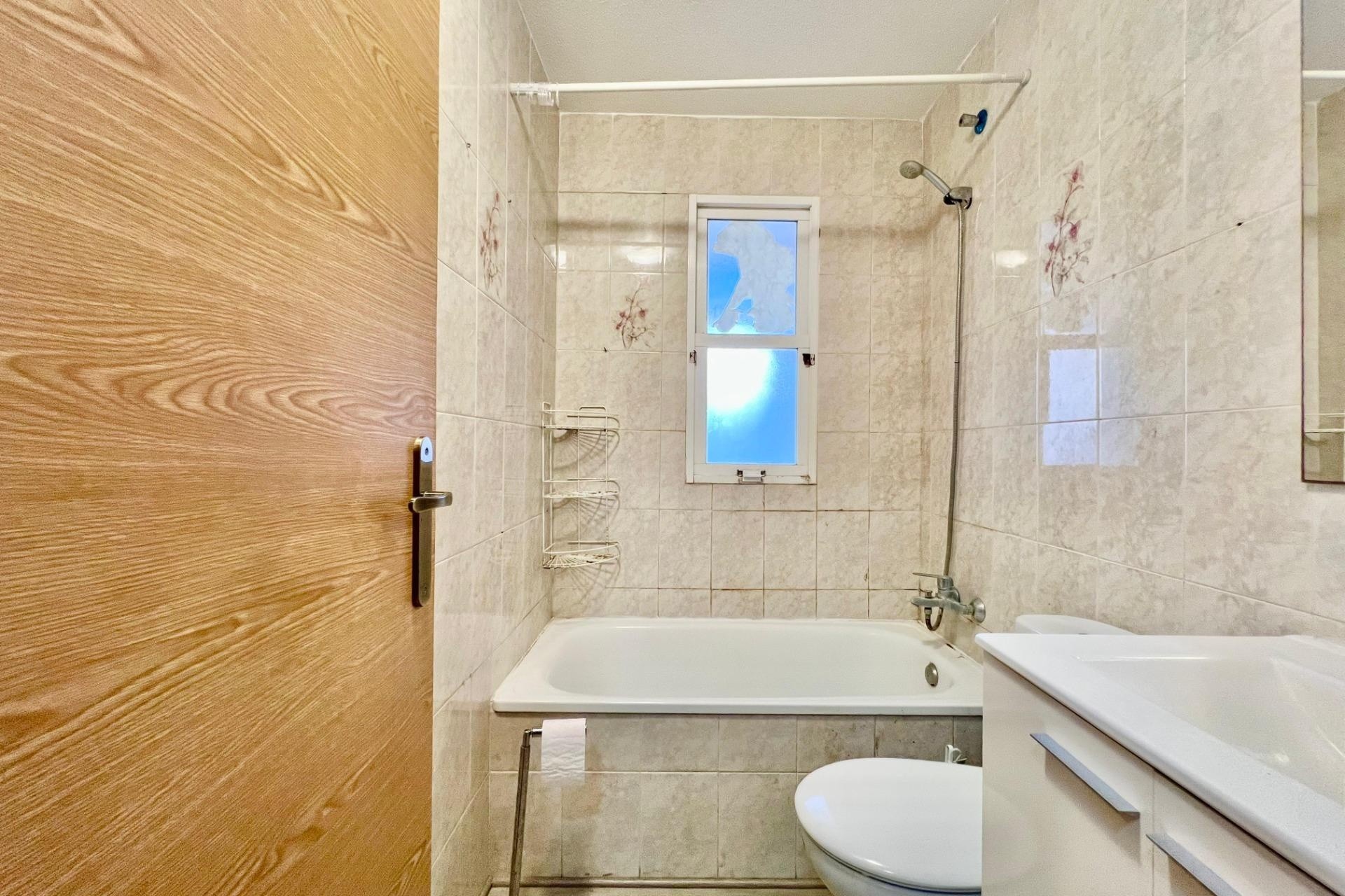 Sprzedaż - Apartament / Mieszkanie -
Torrevieja
