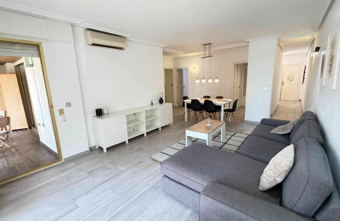 Sprzedaż - Apartament / Mieszkanie -
Torrevieja