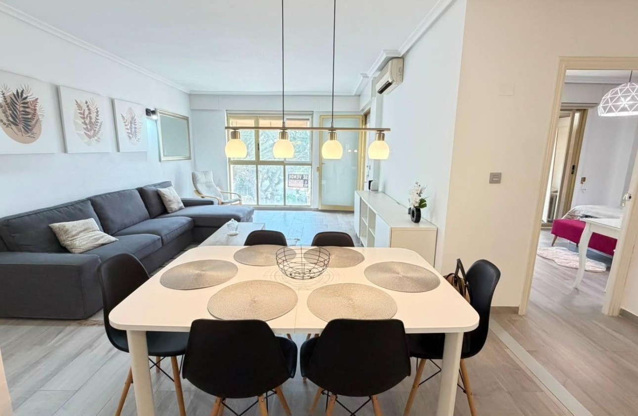 Sprzedaż - Apartament / Mieszkanie -
Torrevieja