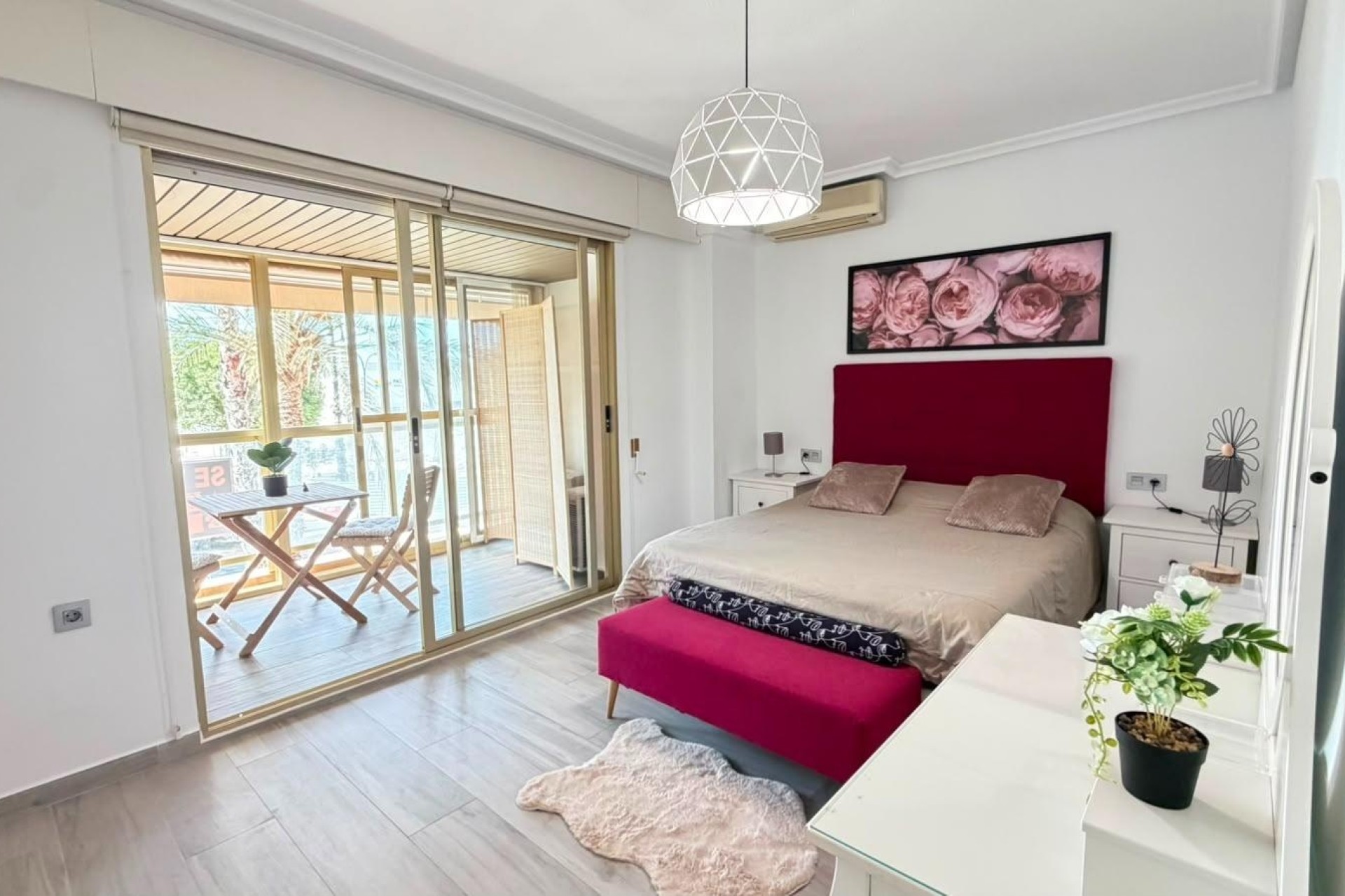 Sprzedaż - Apartament / Mieszkanie -
Torrevieja