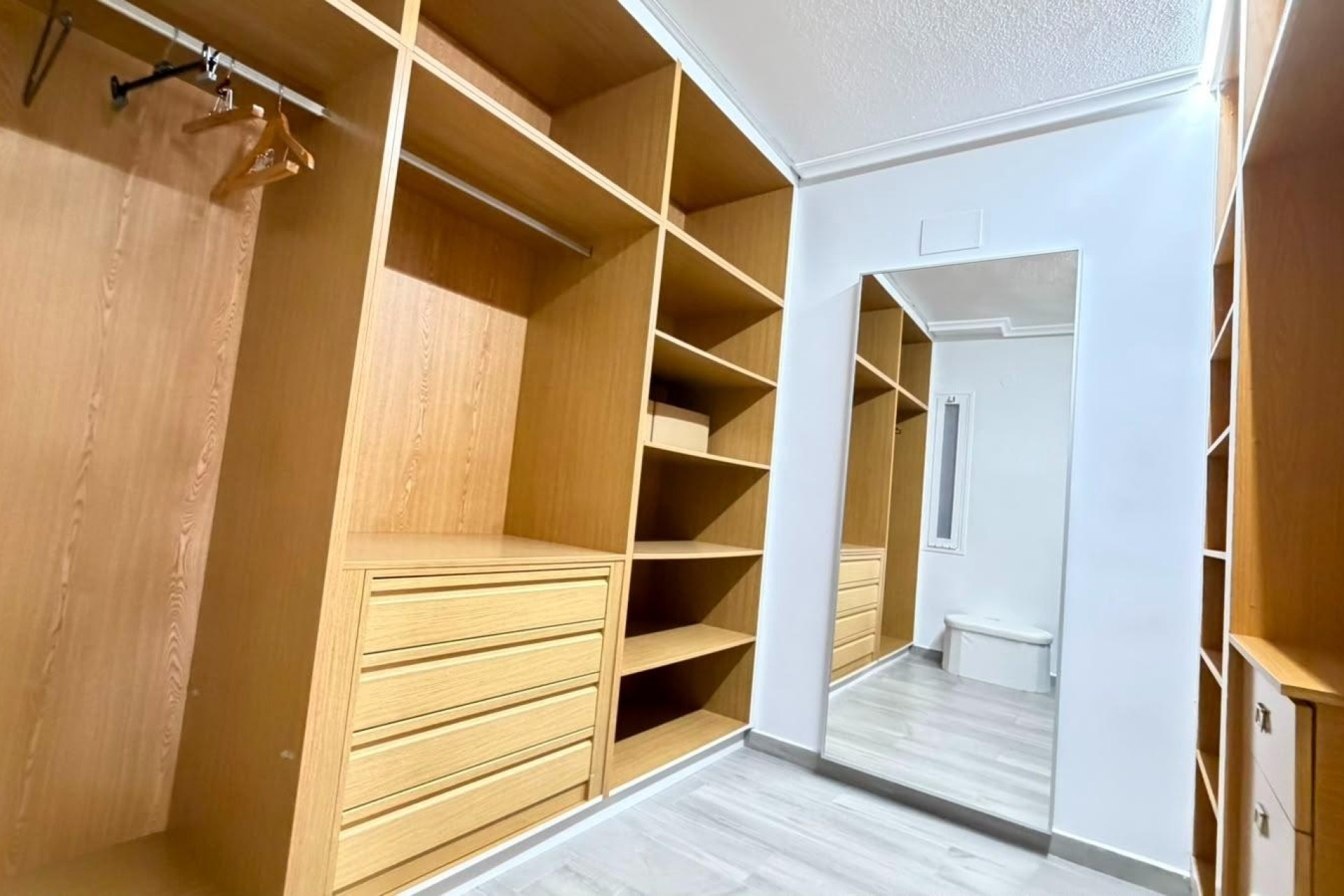 Sprzedaż - Apartament / Mieszkanie -
Torrevieja