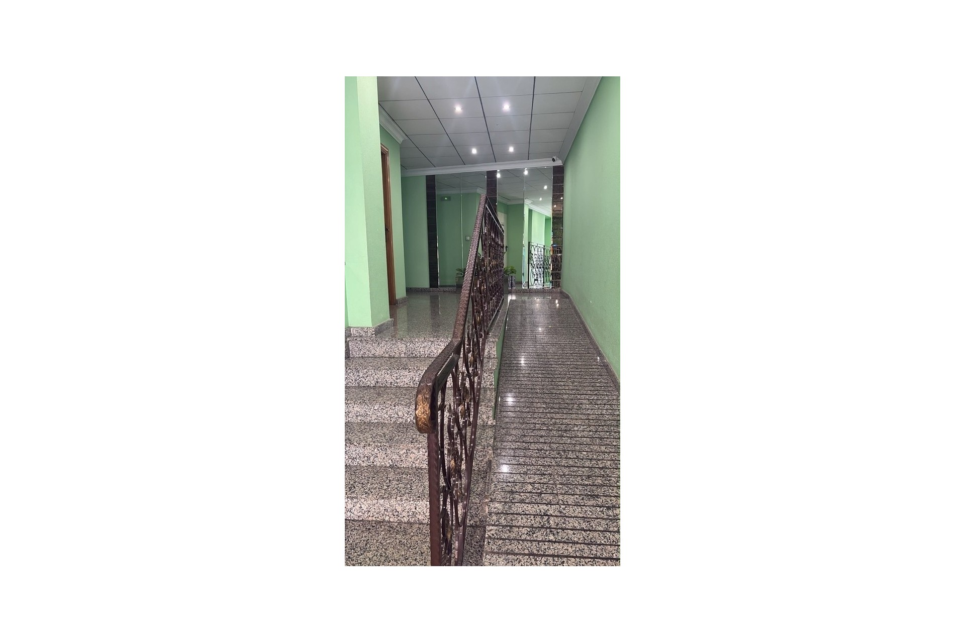 Sprzedaż - Apartament / Mieszkanie -
Torrevieja
