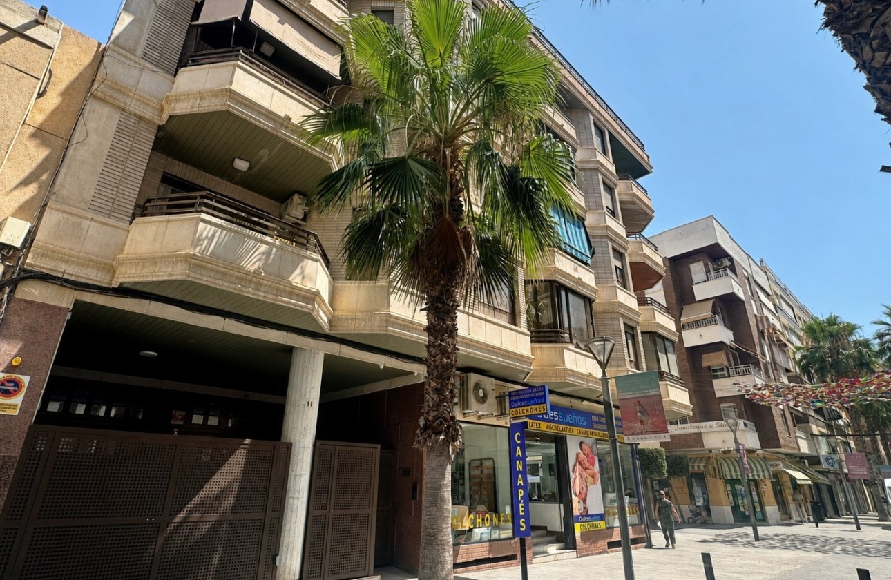 Sprzedaż - Apartament / Mieszkanie -
Torrevieja