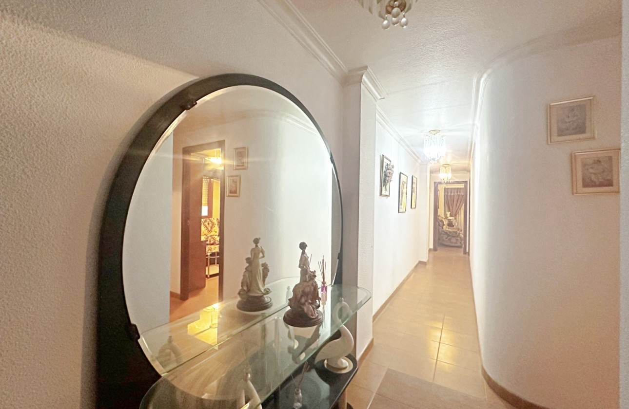 Sprzedaż - Apartament / Mieszkanie -
Torrevieja