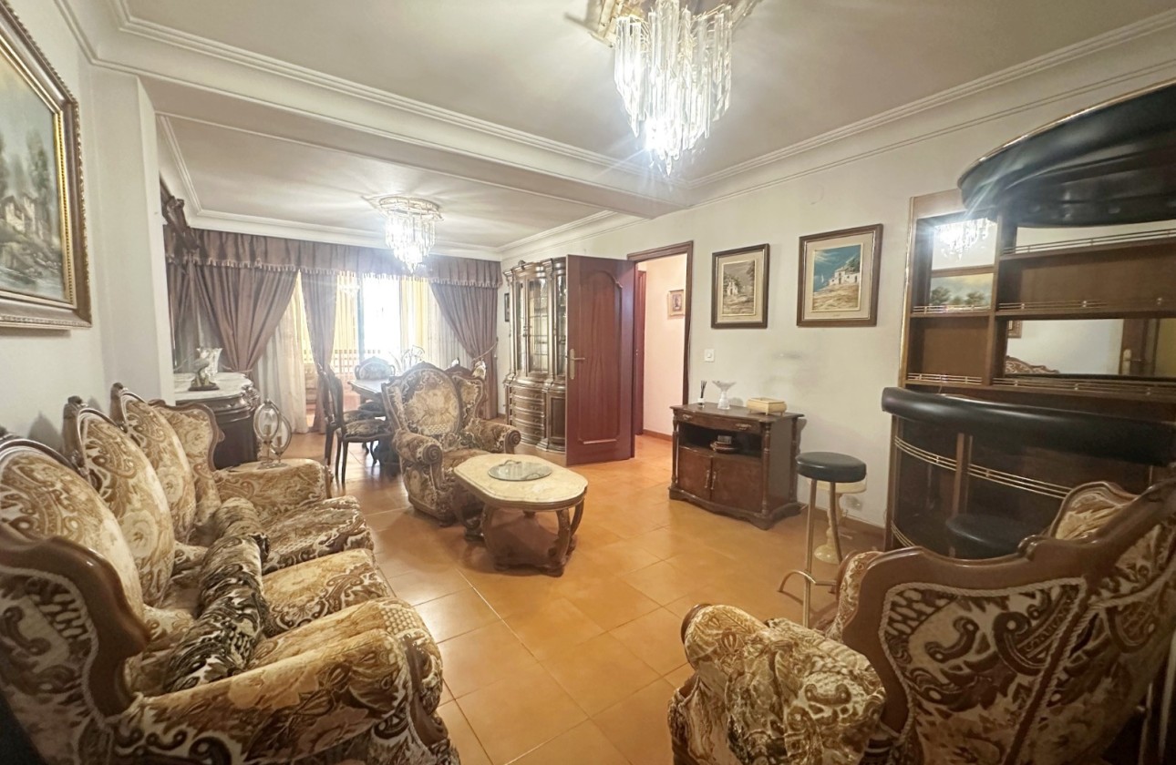 Sprzedaż - Apartament / Mieszkanie -
Torrevieja