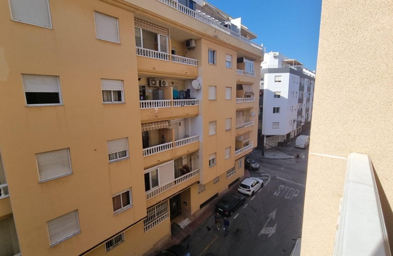 Sprzedaż - Apartament / Mieszkanie -
Torrevieja