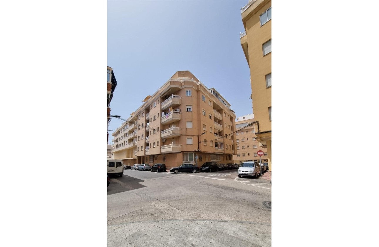 Sprzedaż - Apartament / Mieszkanie -
Torrevieja