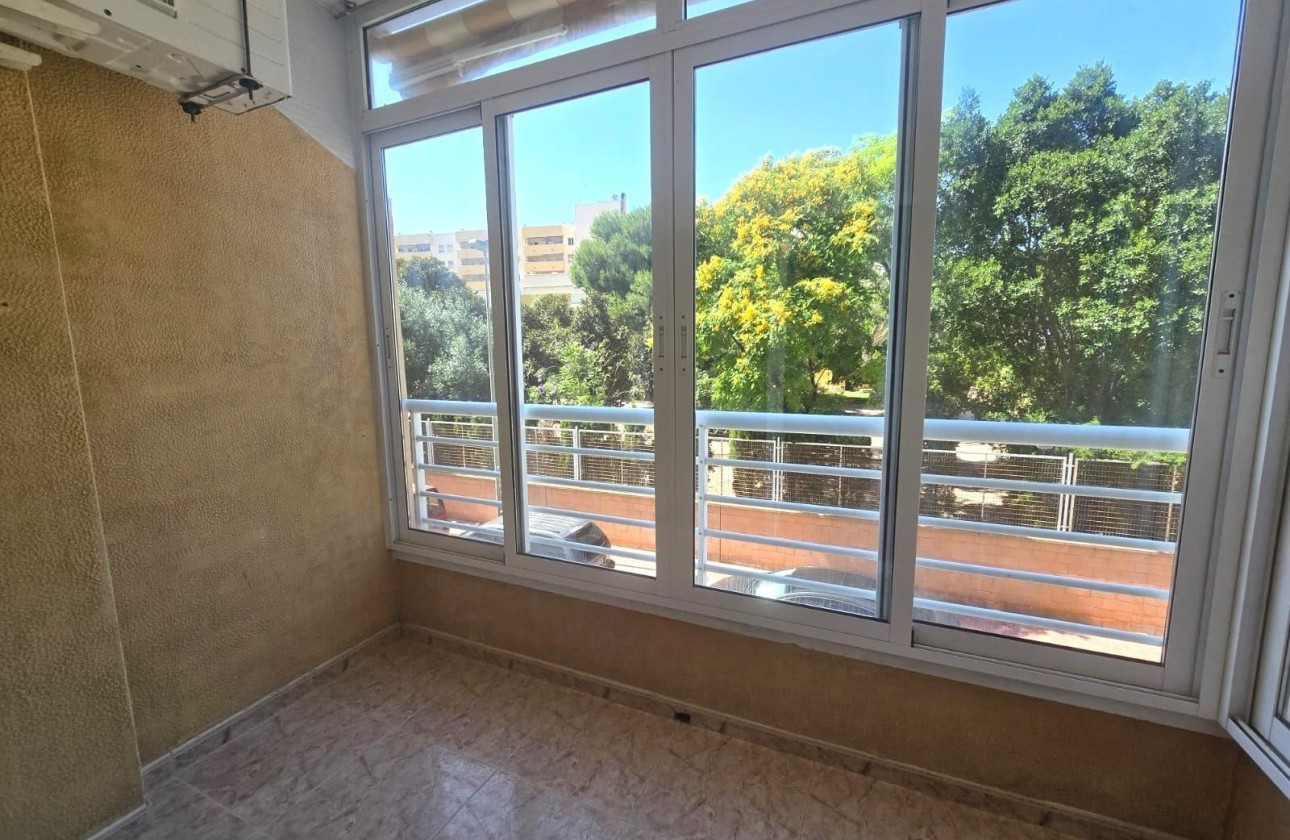 Sprzedaż - Apartament / Mieszkanie -
Torrevieja