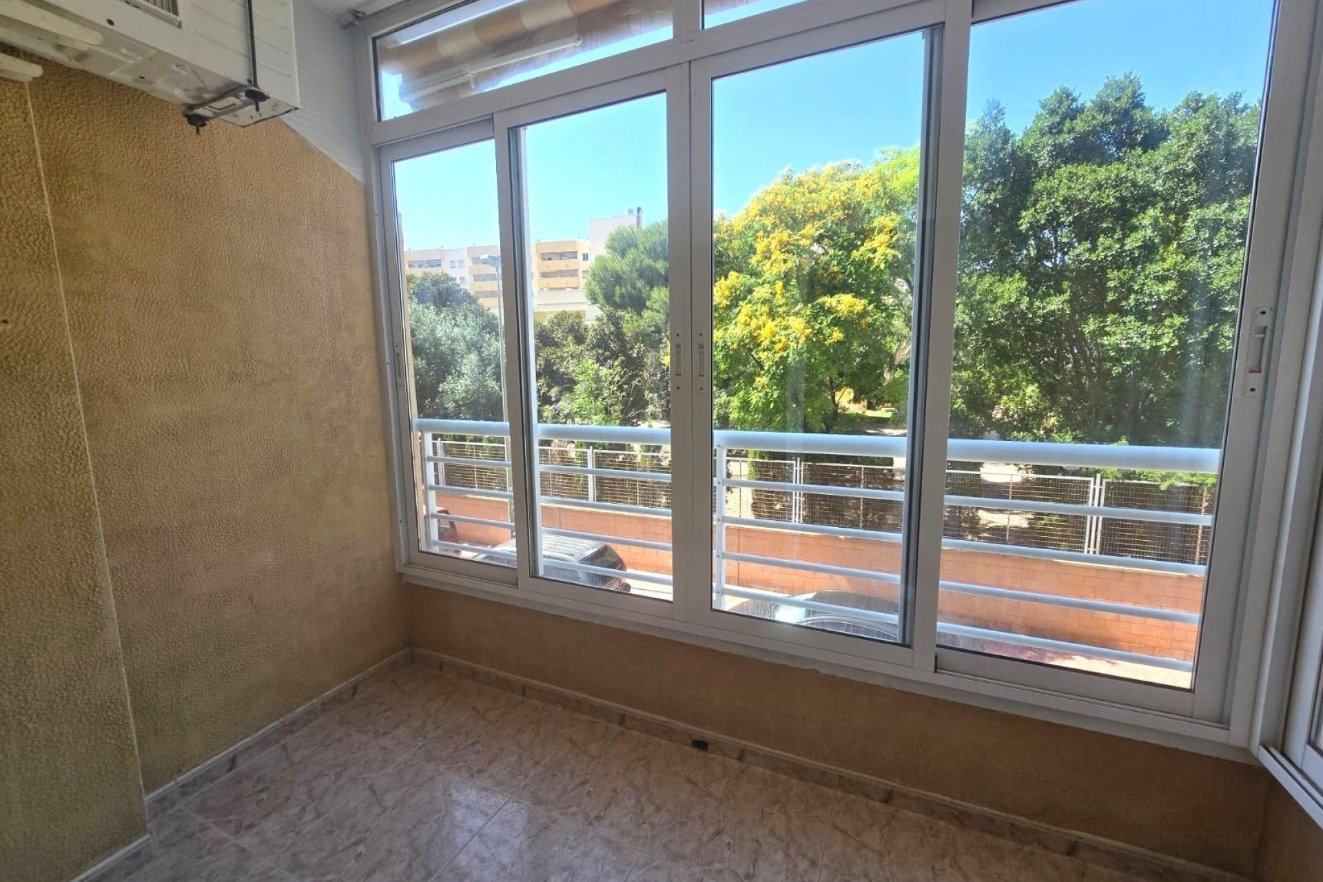 Sprzedaż - Apartament / Mieszkanie -
Torrevieja