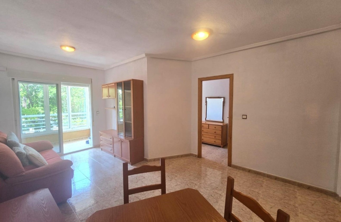 Sprzedaż - Apartament / Mieszkanie -
Torrevieja