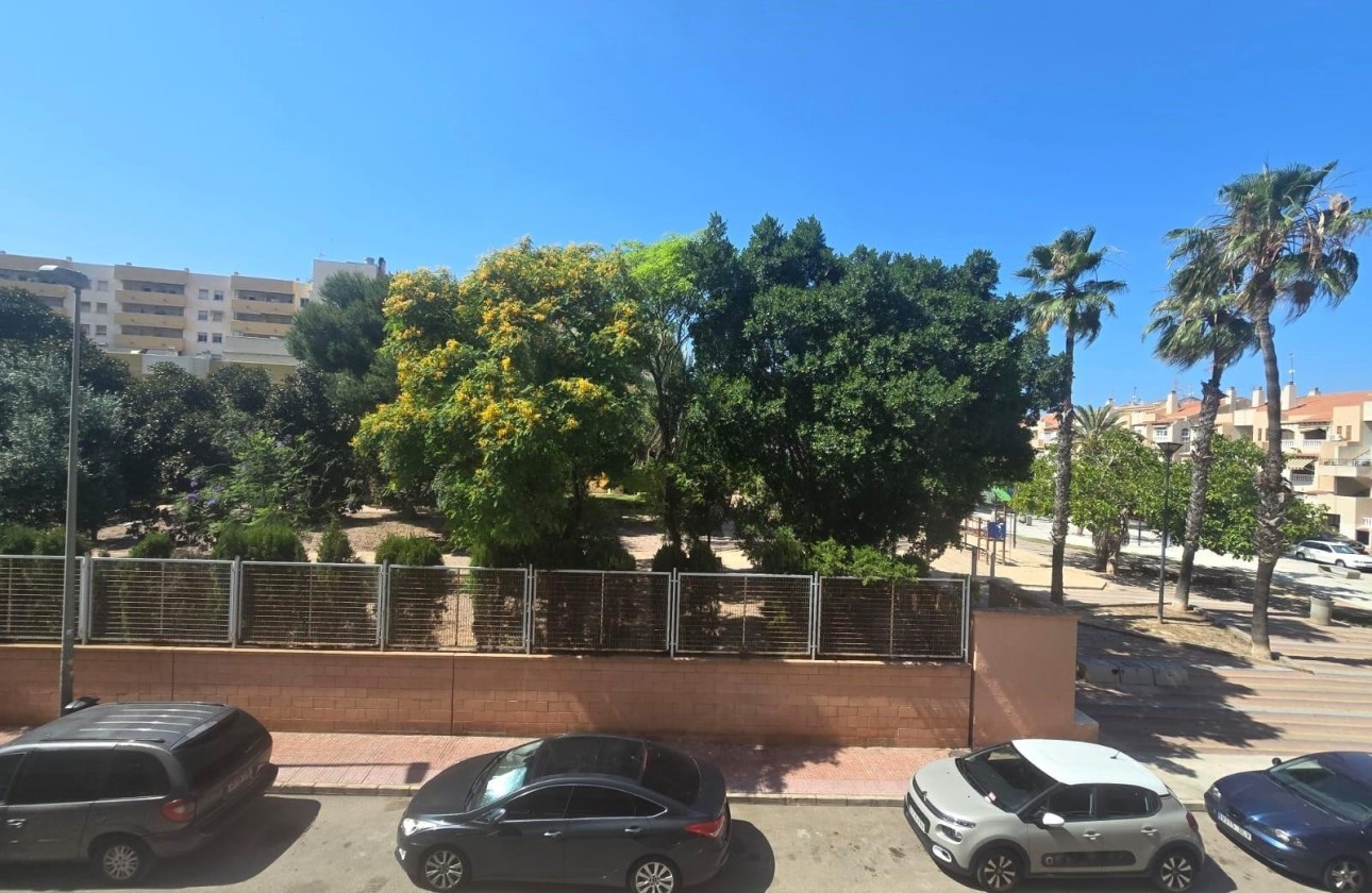 Sprzedaż - Apartament / Mieszkanie -
Torrevieja