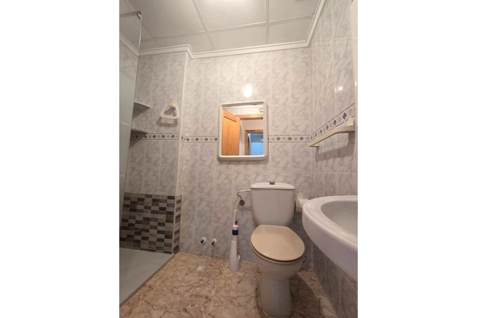 Sprzedaż - Apartament / Mieszkanie -
Torrevieja