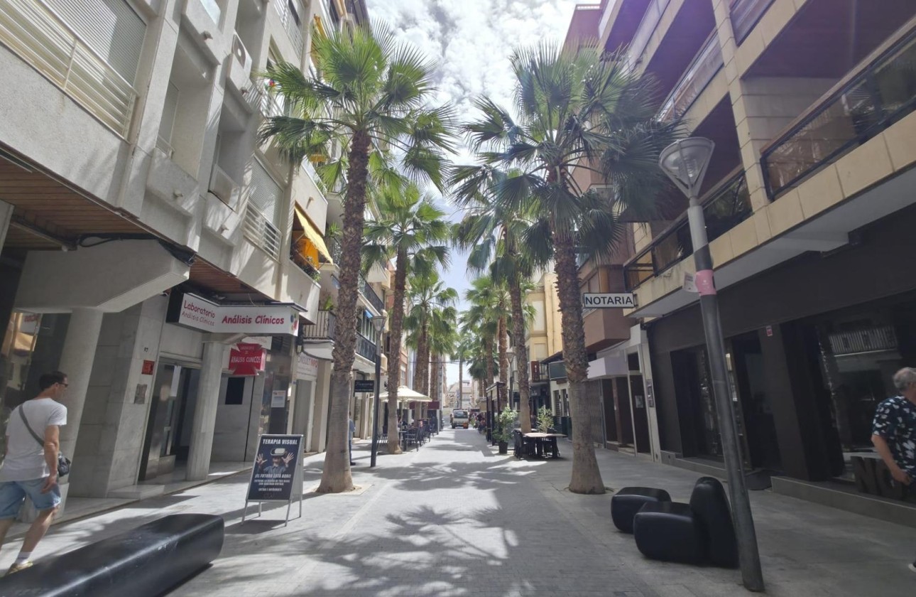 Sprzedaż - Apartament / Mieszkanie -
Torrevieja