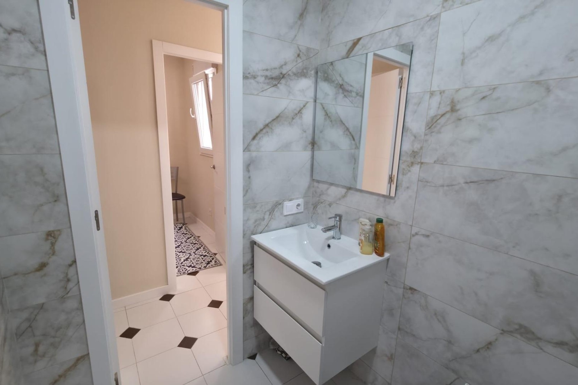 Sprzedaż - Apartament / Mieszkanie -
Torrevieja