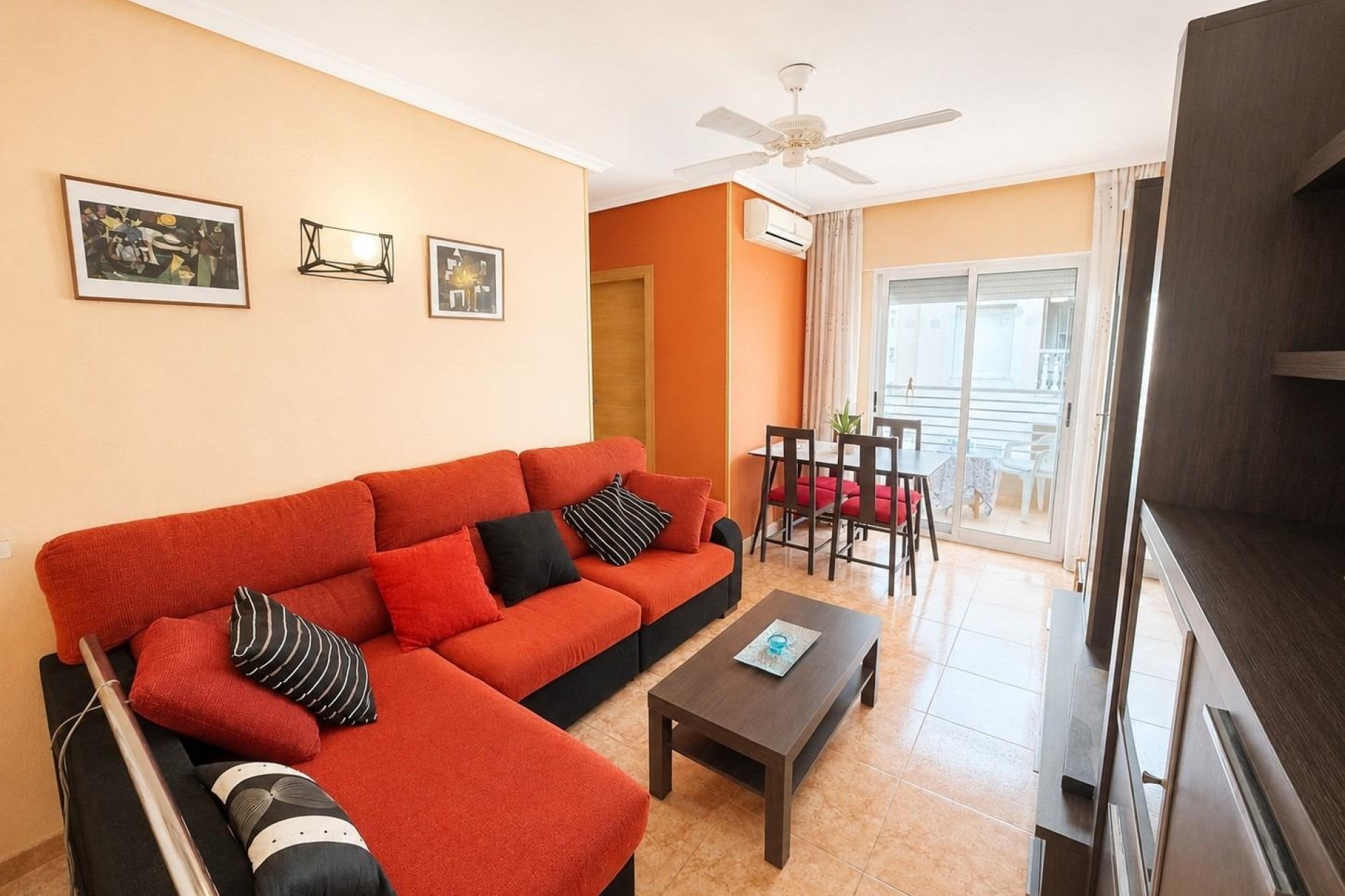 Sprzedaż - Apartament / Mieszkanie -
Torrevieja